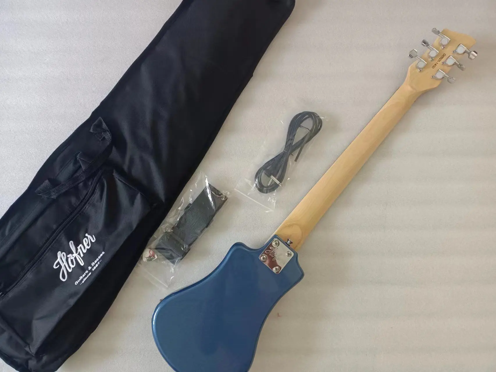 Mini Electric Guitar with High Gloss Red Color, Free Cotton Soft Bag, High Quality, Easy Taking Travel Guitar, 34 in, 6 Strings