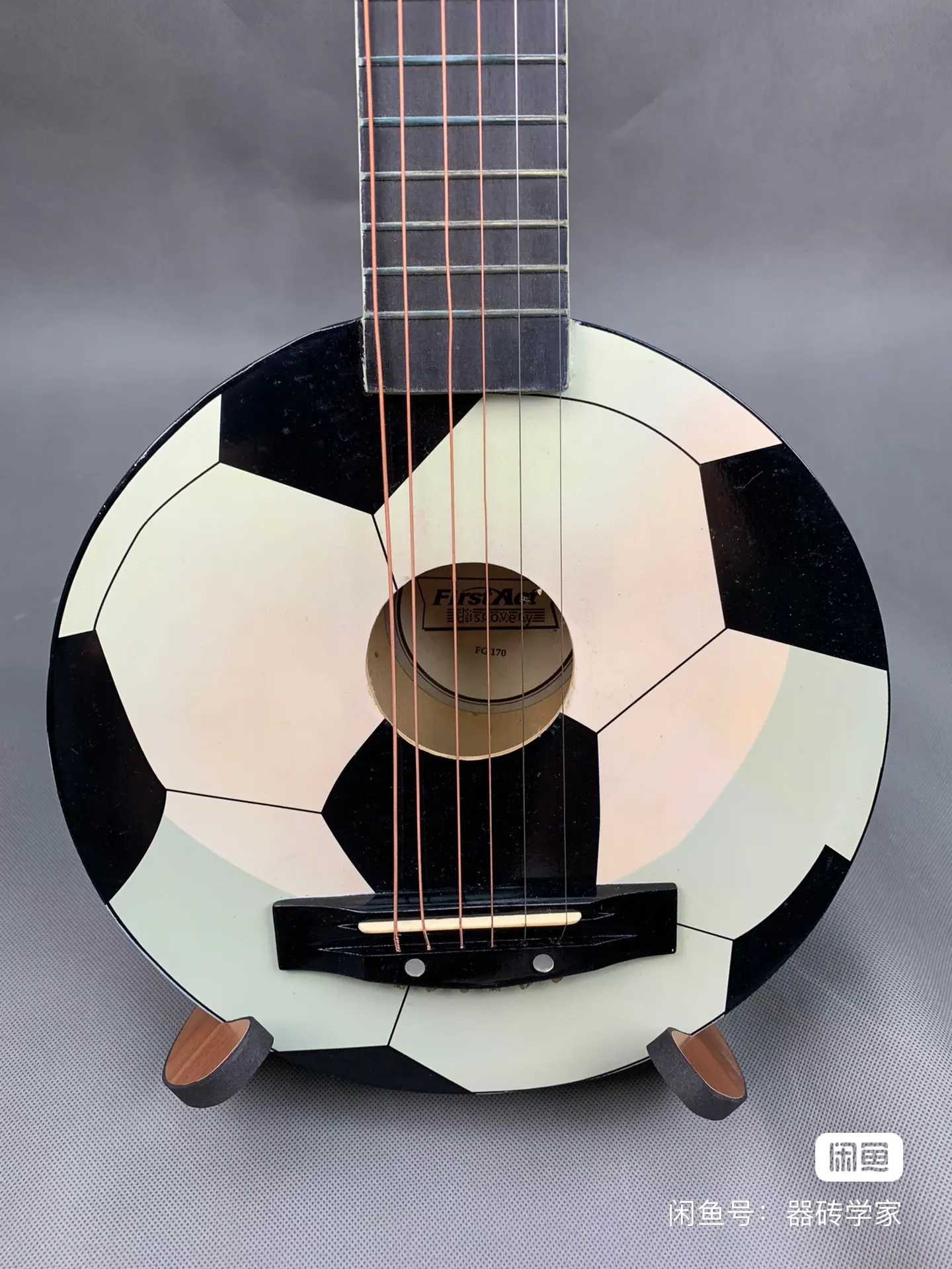 Stock Defective Customized Unique Football Shape 6 String Acoustic Guitar 32 Inch Folk Guitar Travel Vintage Mini Guitarra