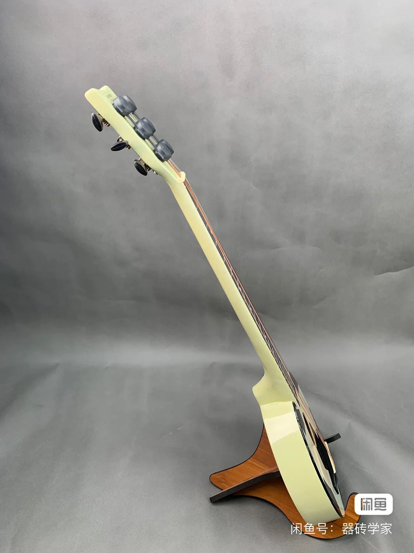 Stock Defective Customized Unique Football Shape 6 String Acoustic Guitar 32 Inch Folk Guitar Travel Vintage Mini Guitarra