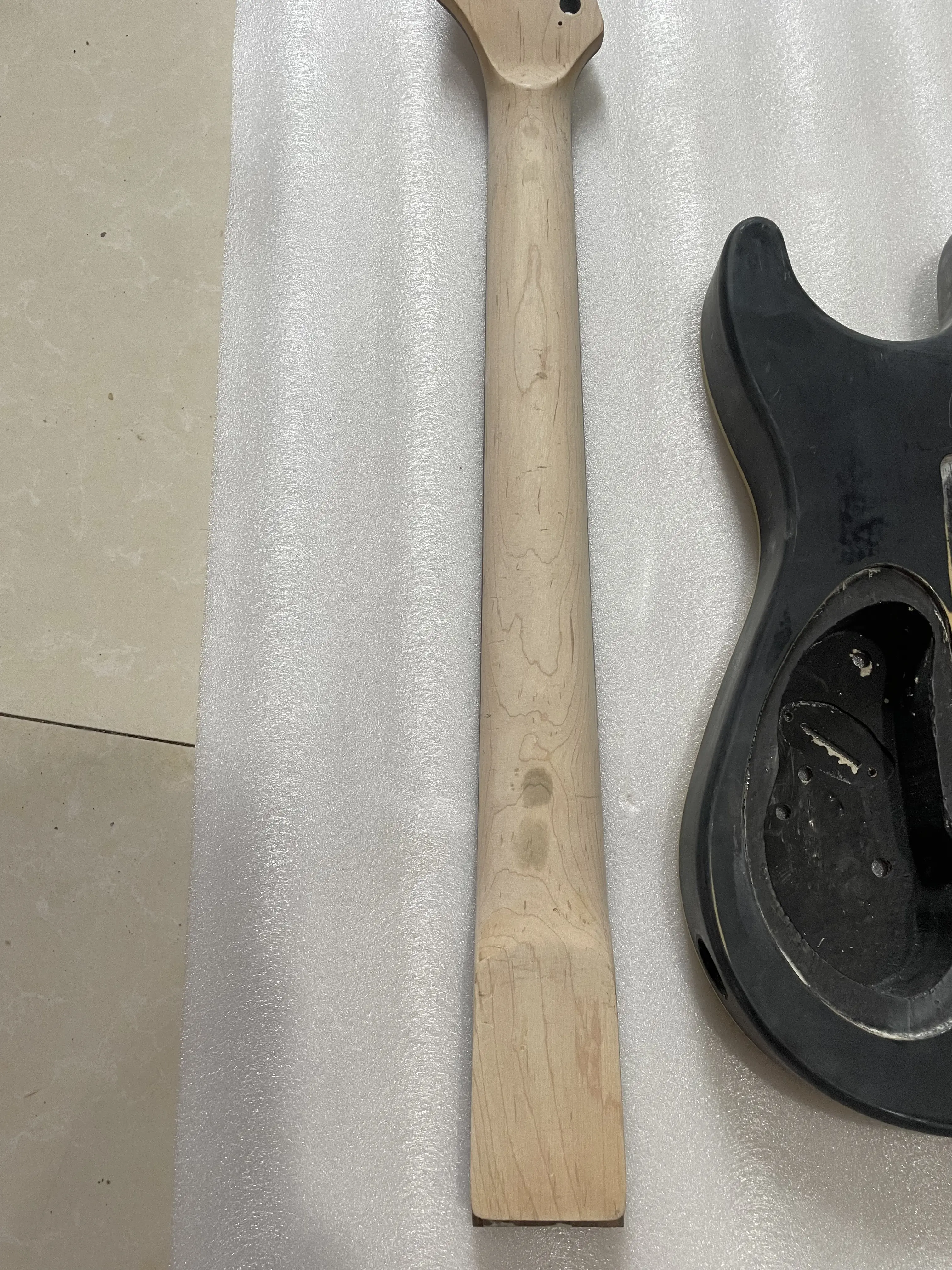 Stock Defective Electrcic Guitar Body and Neck Basswood Barrel Maple Rosewood Neck Real Photos Only One Guitar Kit DIY Part