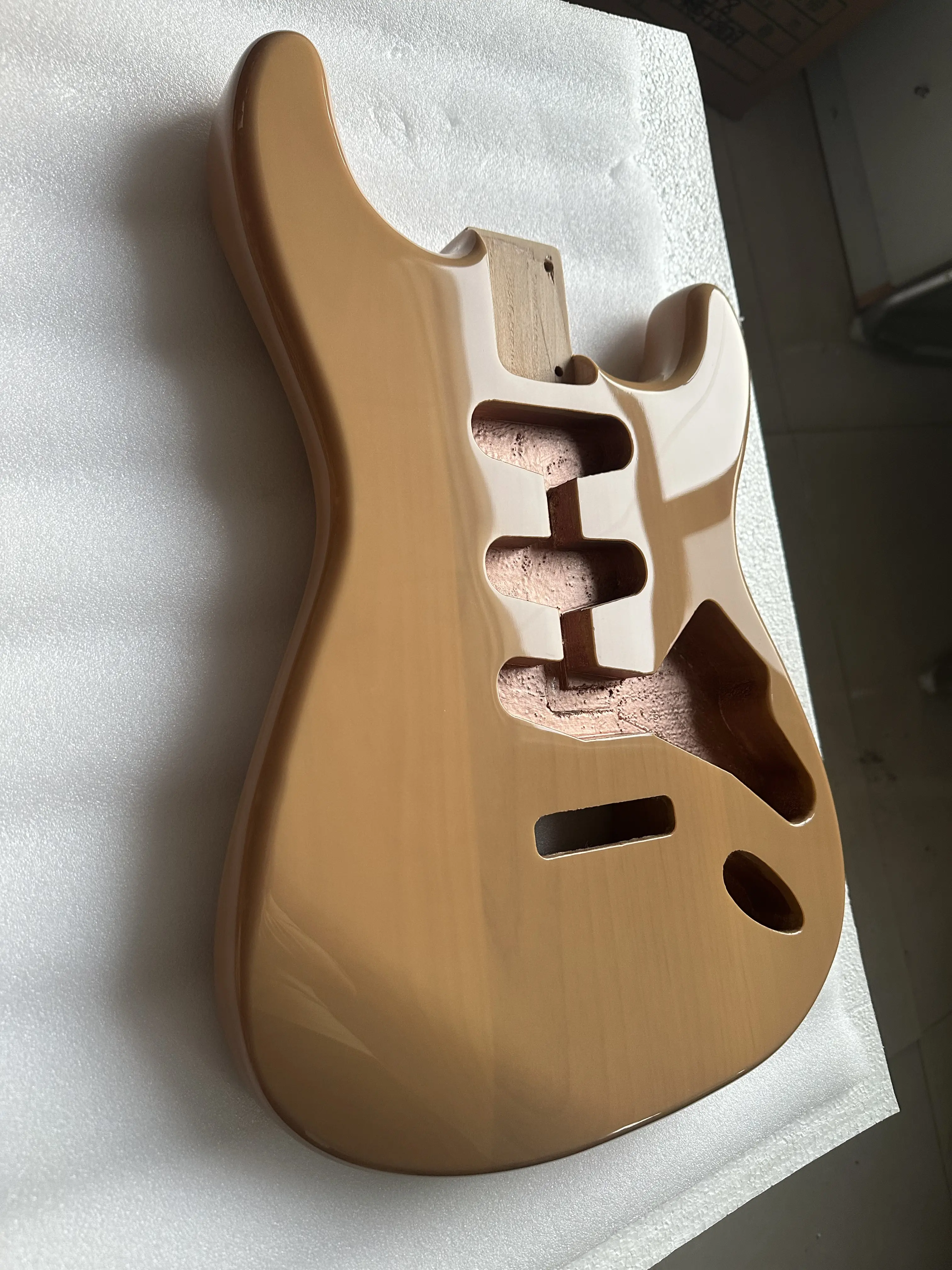 High Quality Vintage Cream Transparent Alder Guitar Body Unfinished Gloss Finished SSS Guitar Kit Building Part 5.56cm Pocket