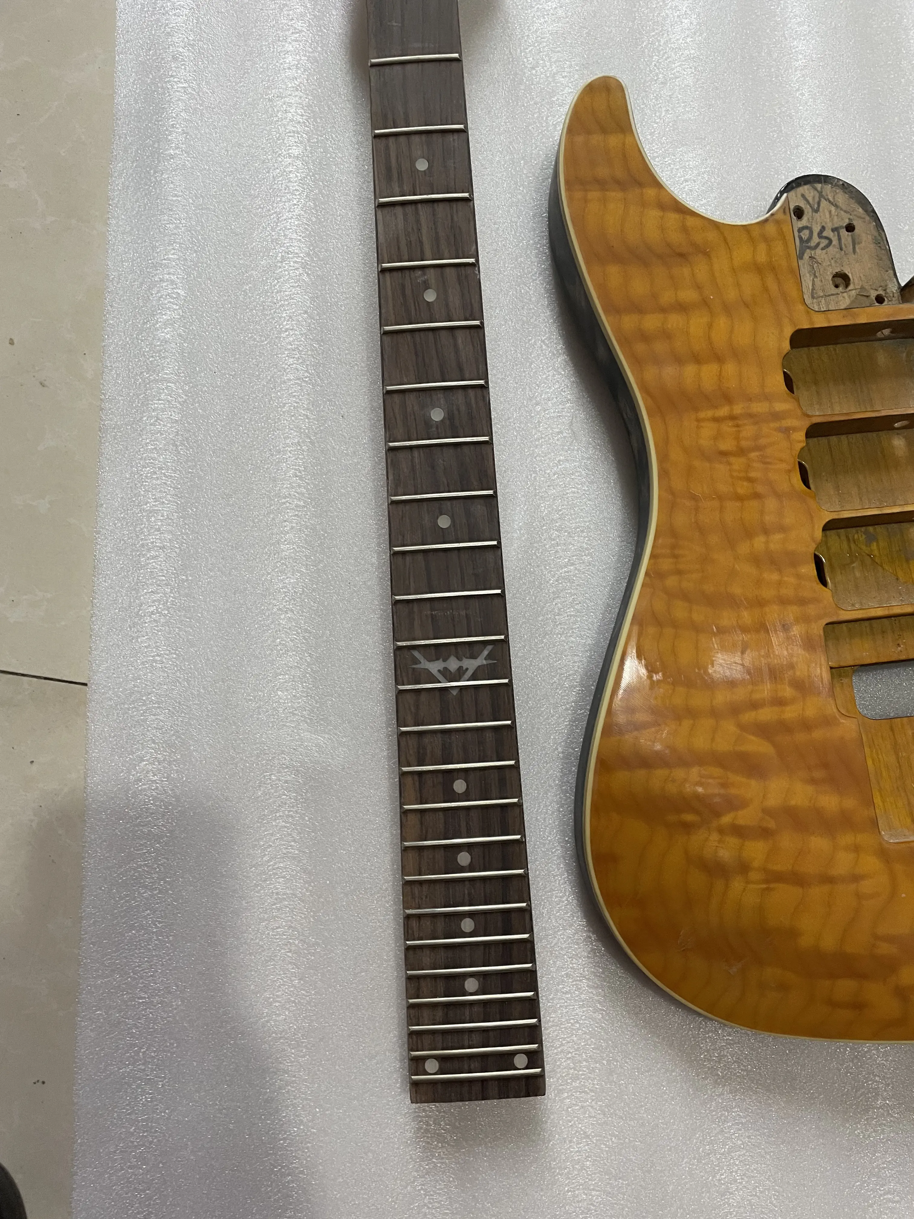 Stock Defective Electrcic Guitar Body and Neck Basswood Barrel Maple Rosewood Neck Real Photos Only One Guitar Kit DIY Part
