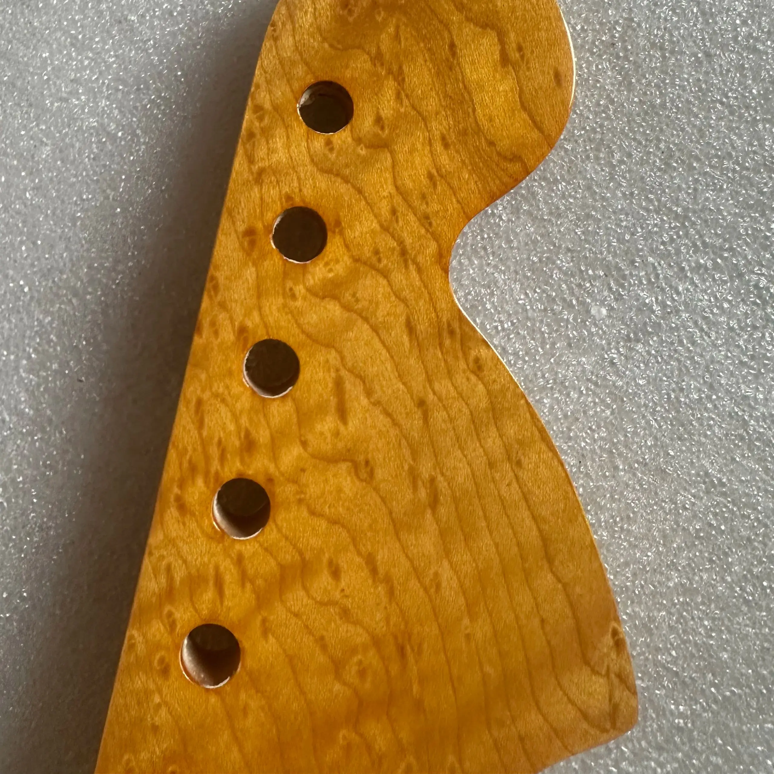 Left Hand Bird Eyes Big Head Yellow Gloss Maple Maple Guitar Neck, 22 Frets Rosewood Fretboard, White Block Inlay, Guitar Handle