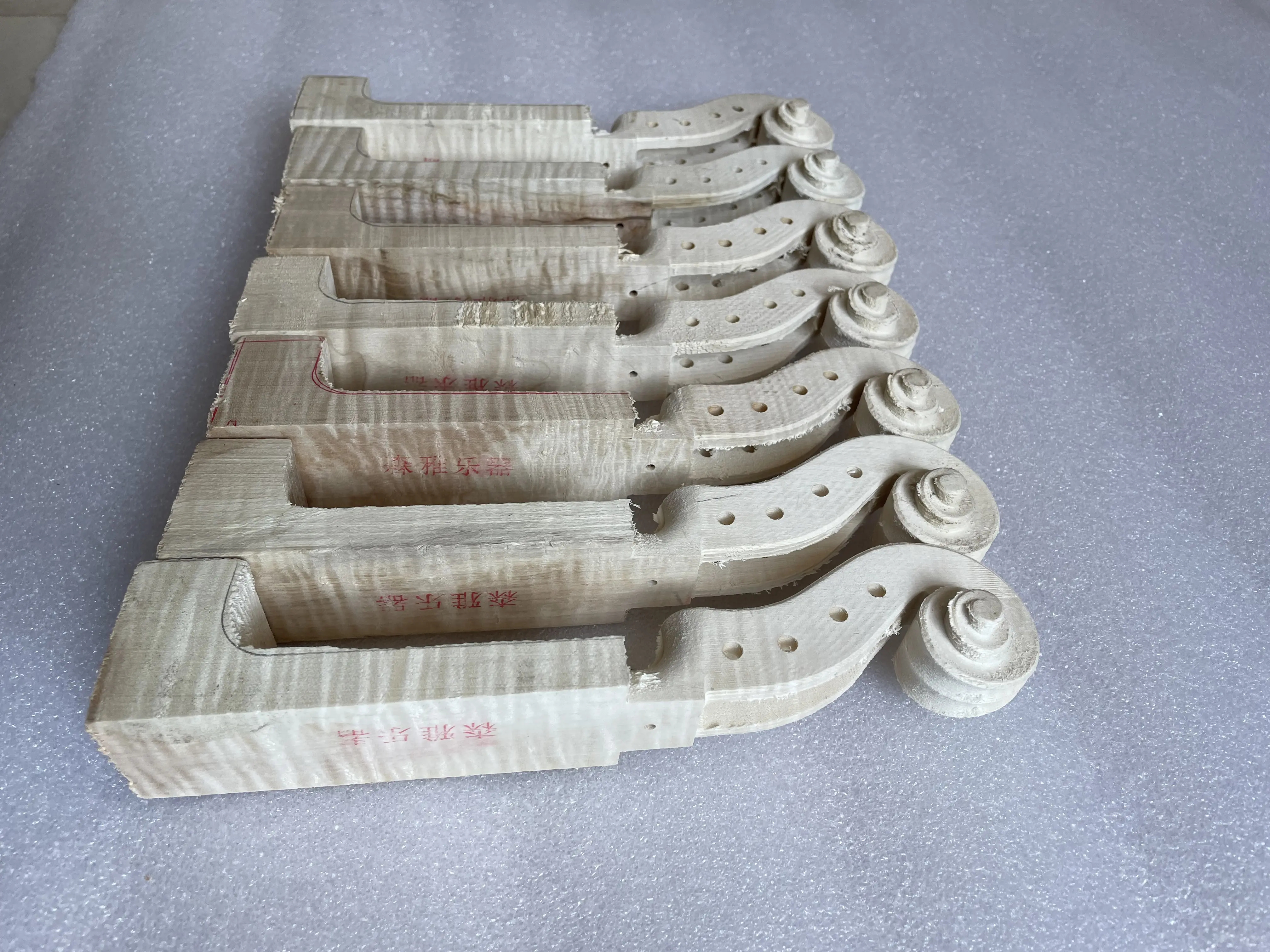 1pcs 4/4 Unvarnished Flames Violin Head Neck Without Fingerboard Unfinished Flame Maple Wood Real Photos DIY Headstock
