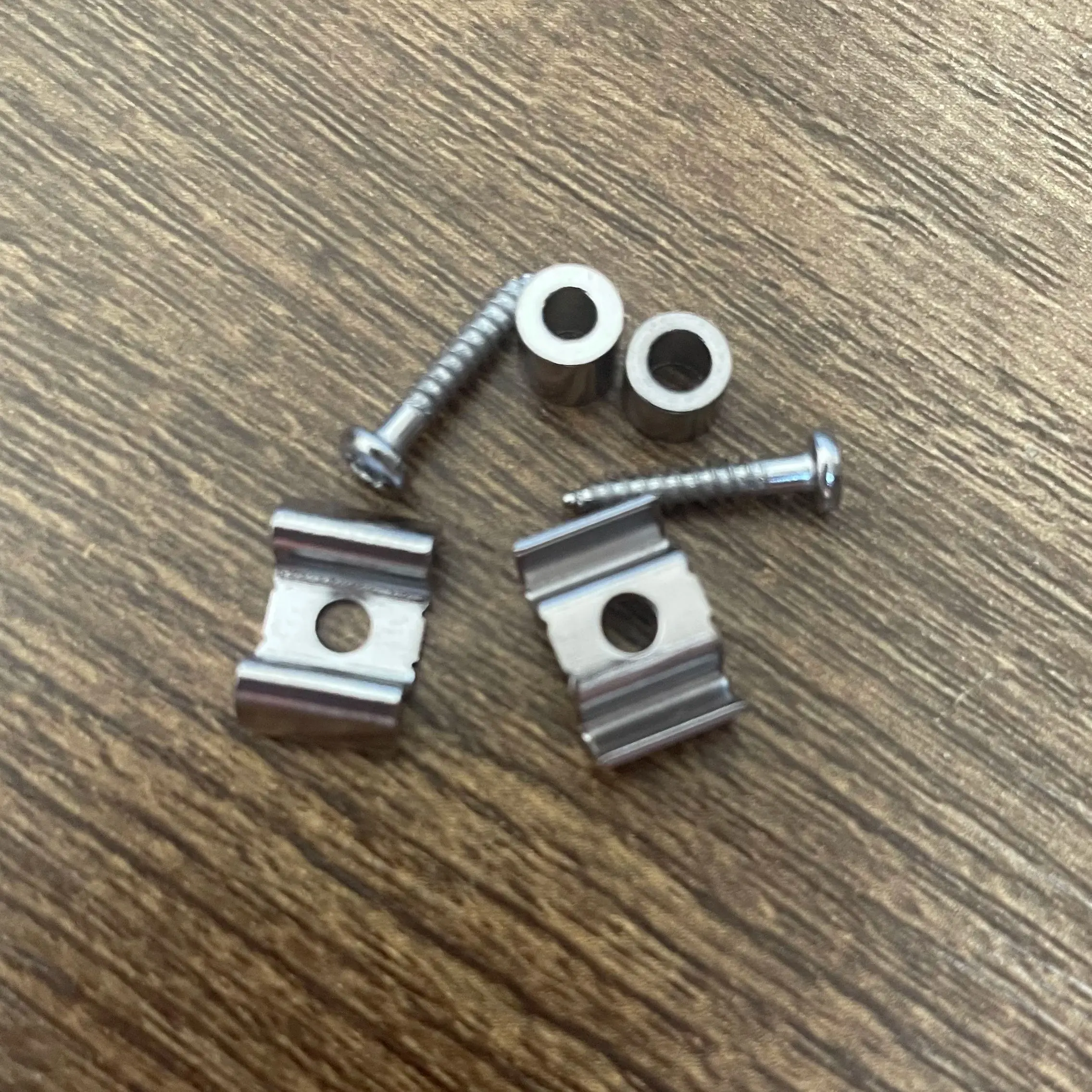 1 Pair Of String Holders Electric chrome Guitar String Holder With Screws Electric Guitar String Buckle Instrument High Quality
