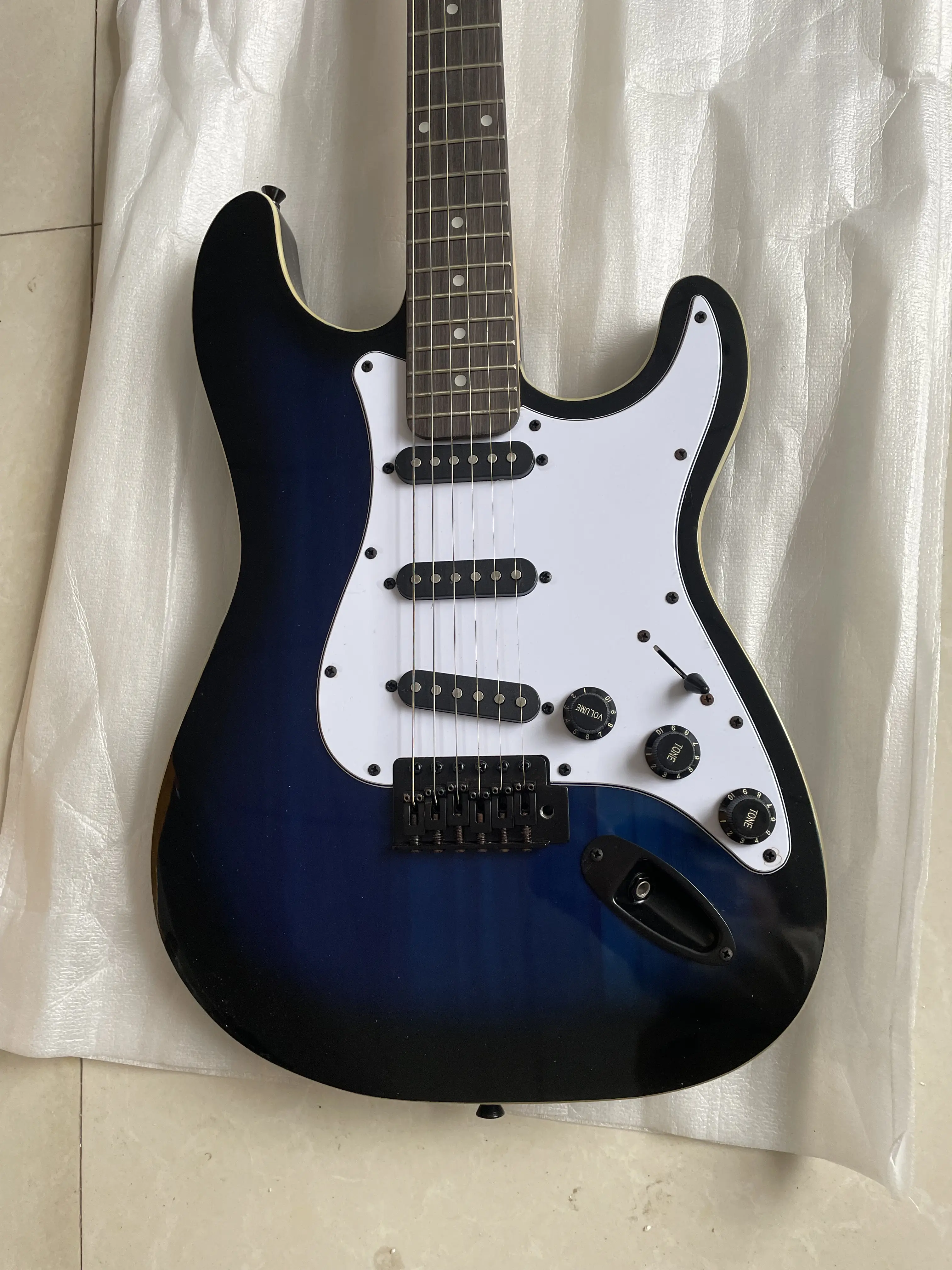 Customized Beautiful Blue Sunset Electric Guitar,Basswood Body,Maple Neck,Real Photos,6 Strings, In Stock, Send in 3 Days,