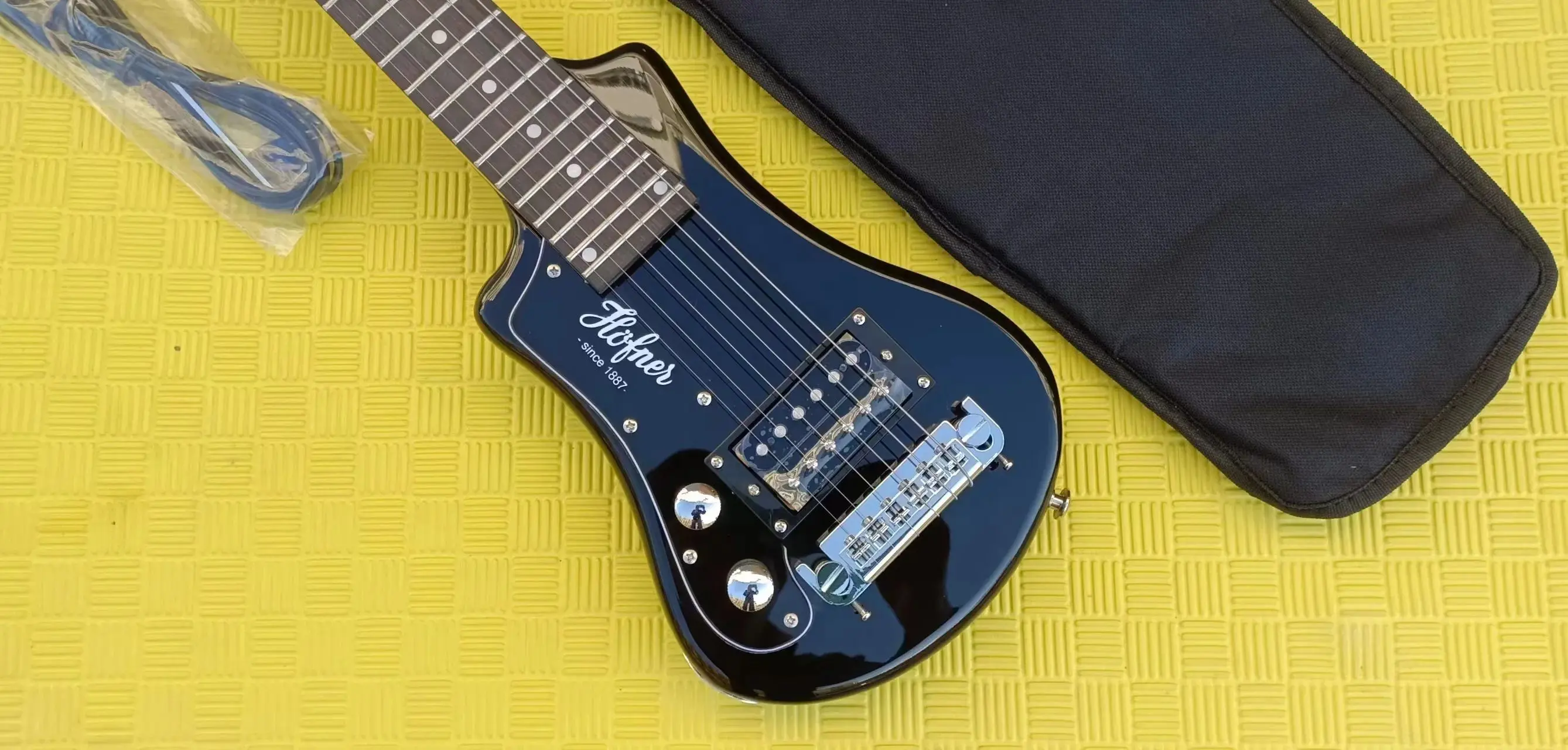 Creative Portable Small Left Handed Electric Guitar Travel Practice Professional String Musical Instrument Mini Children Guitar
