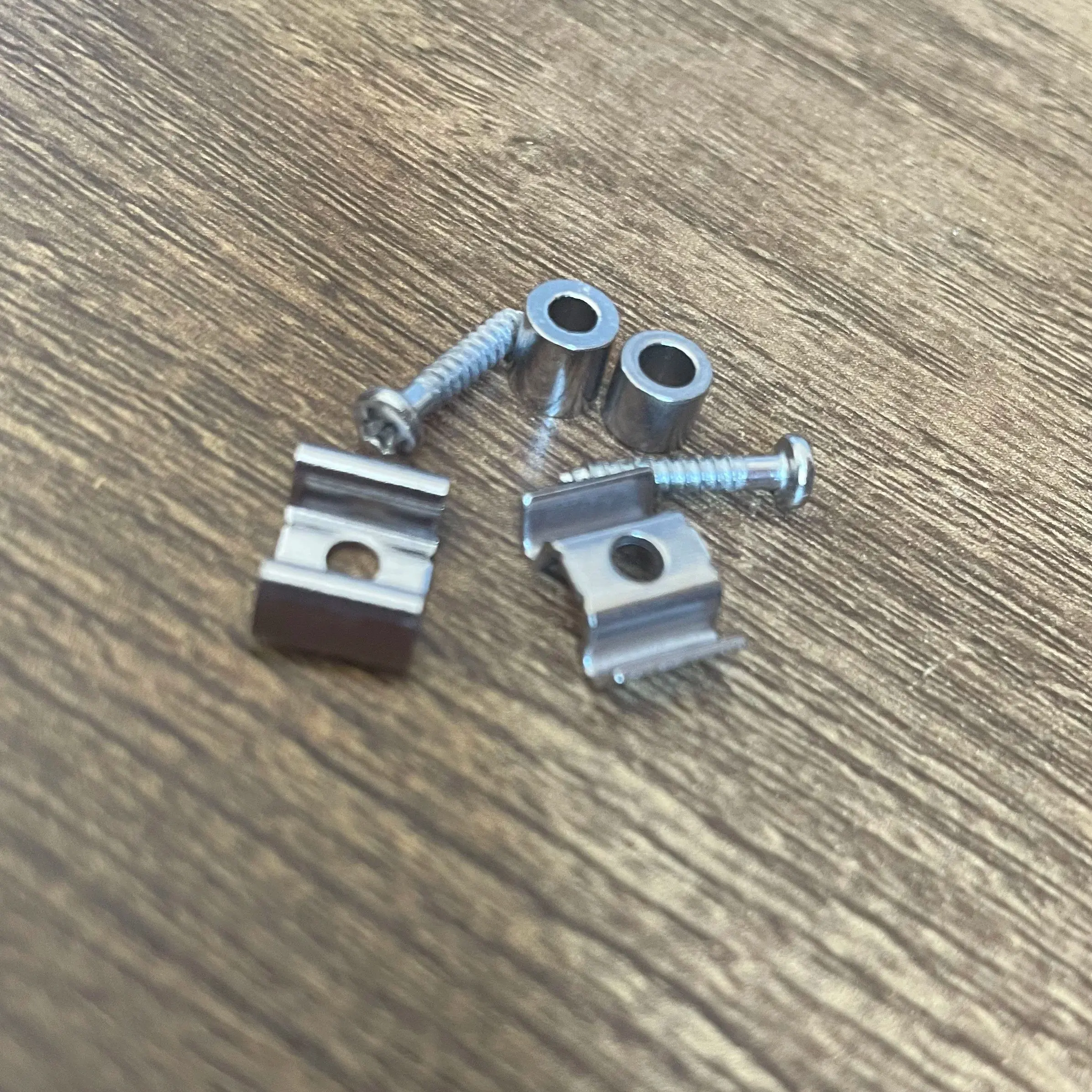 1 Pair Of String Holders Electric chrome Guitar String Holder With Screws Electric Guitar String Buckle Instrument High Quality
