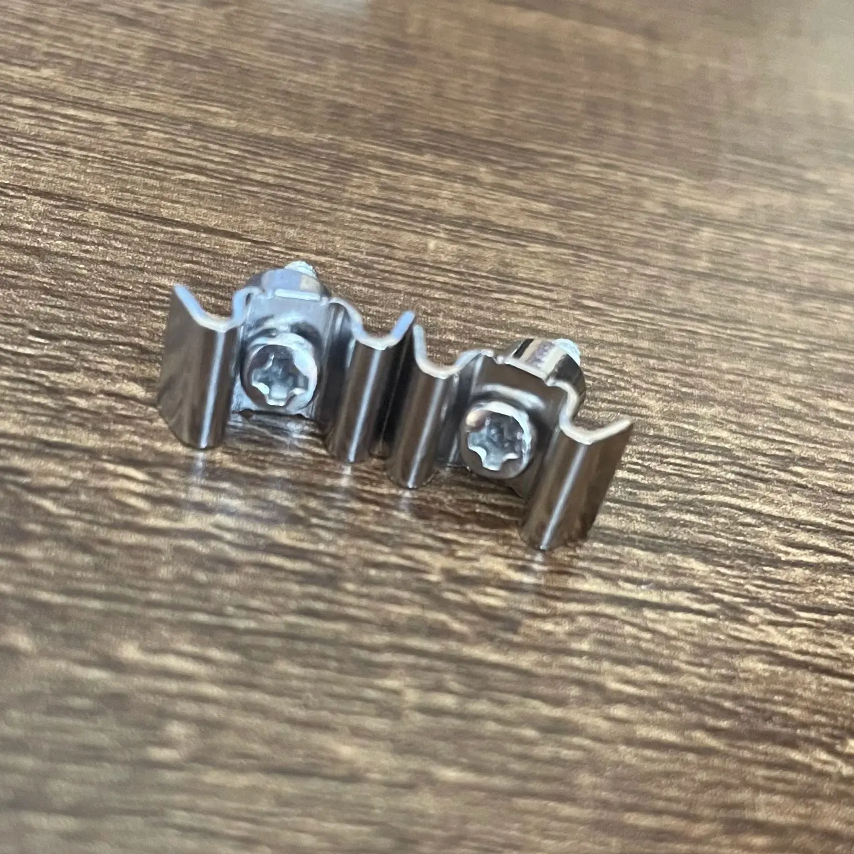 1 Pair Of String Holders Electric chrome Guitar String Holder With Screws Electric Guitar String Buckle Instrument High Quality