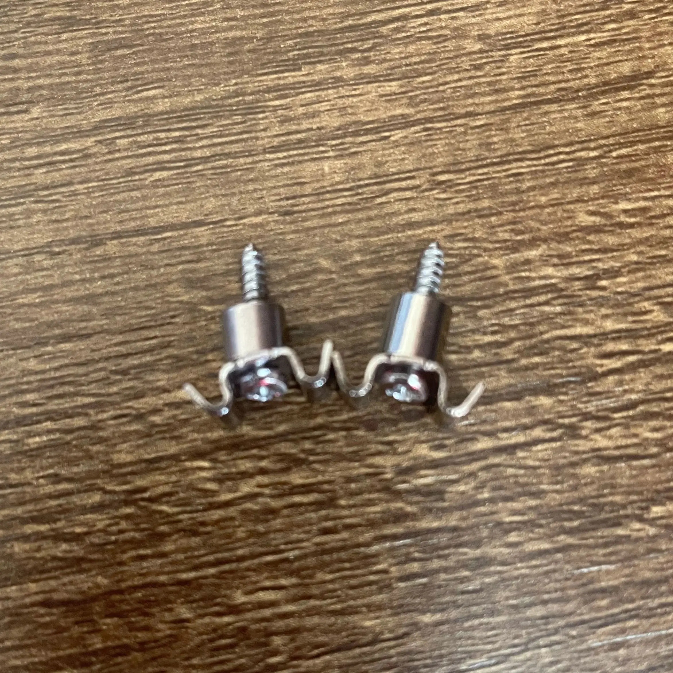1 Pair Of String Holders Electric chrome Guitar String Holder With Screws Electric Guitar String Buckle Instrument High Quality