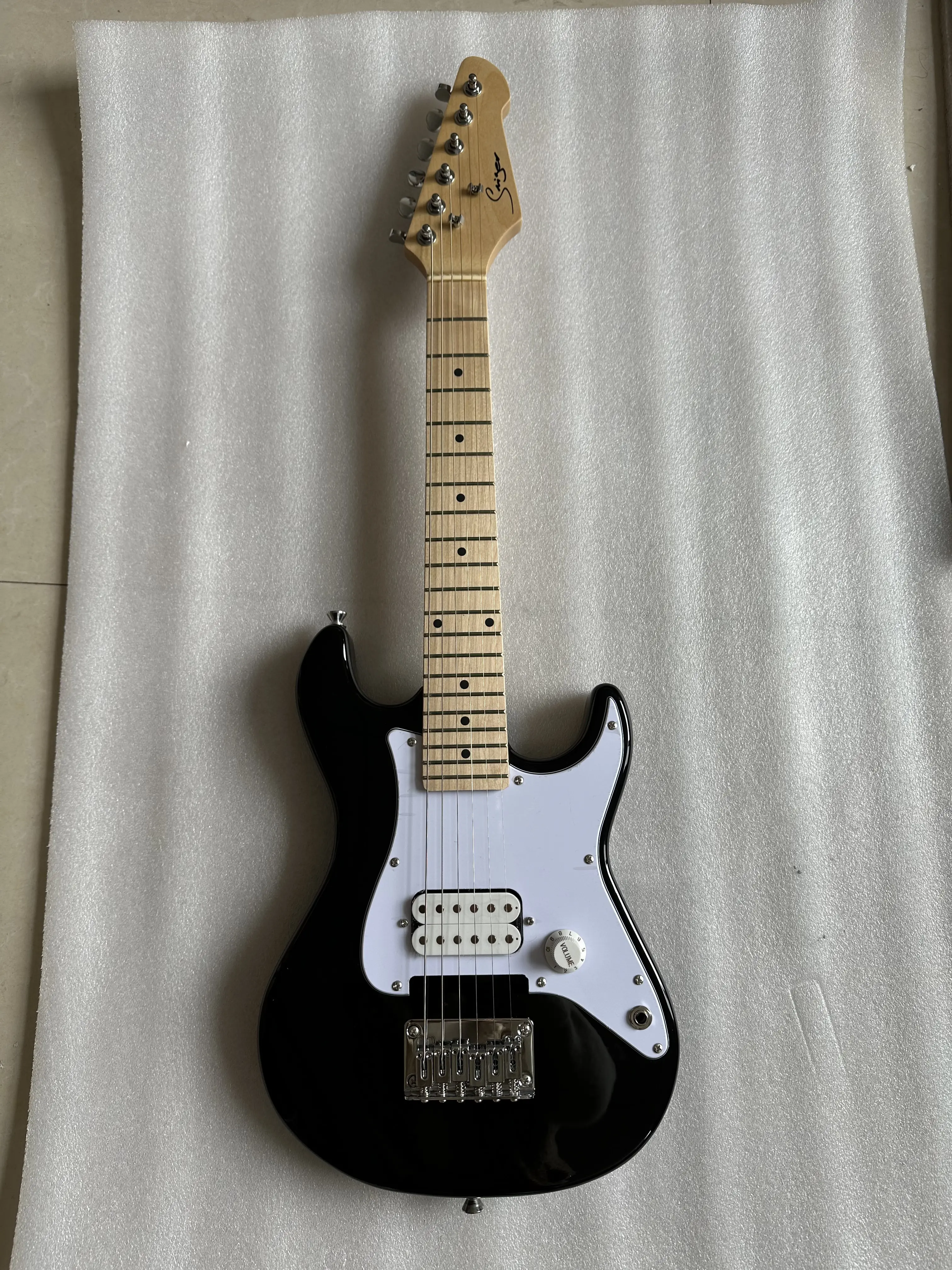 High Quyality Easy Taking Travel Guitar 6 Strings Portable Electric Guitar Mini Guitarra Beautiful Colourful for Children Guitar