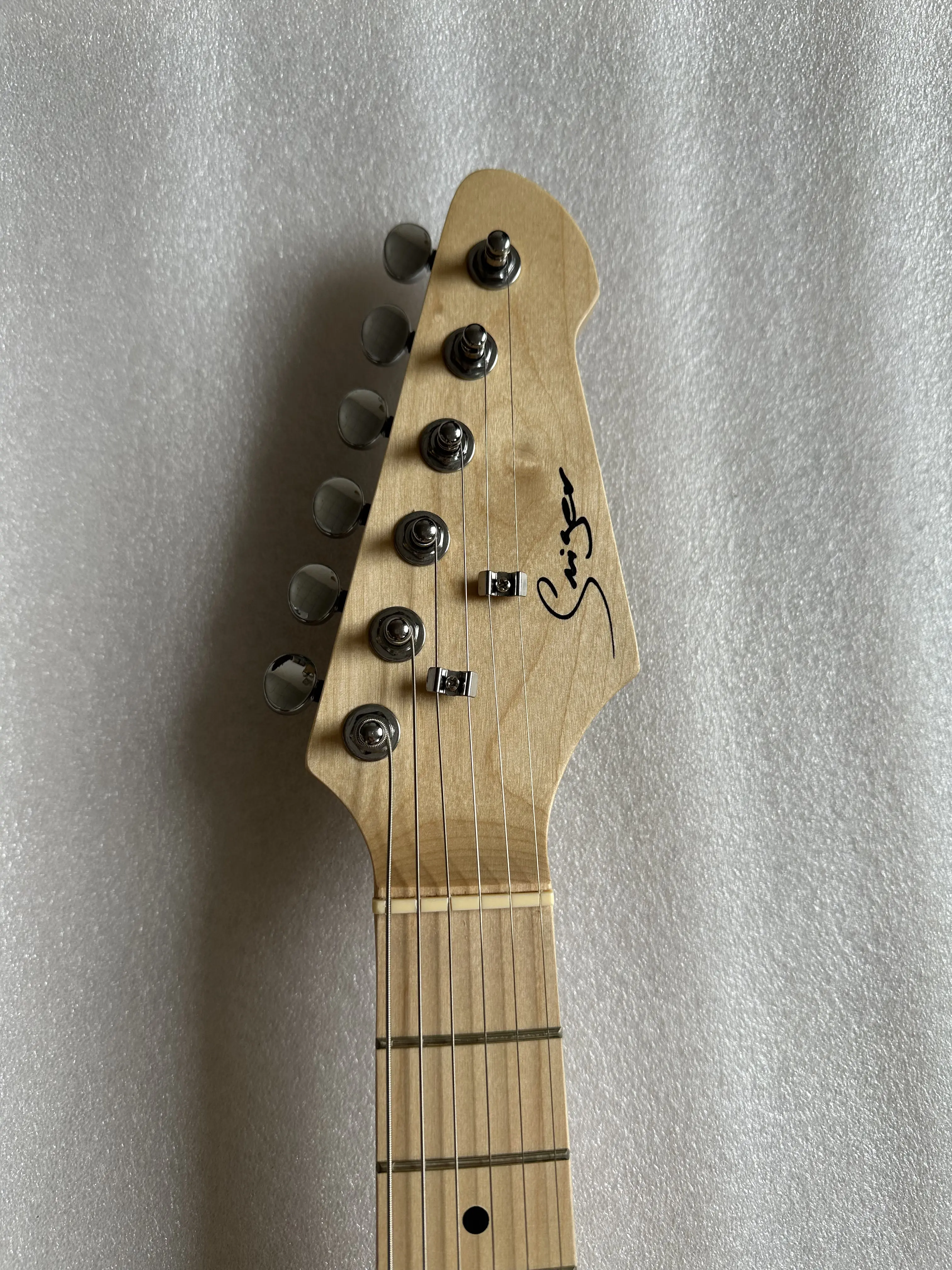 High Quyality Easy Taking Travel Guitar 6 Strings Portable Electric Guitar Mini Guitarra Beautiful Colourful for Children Guitar