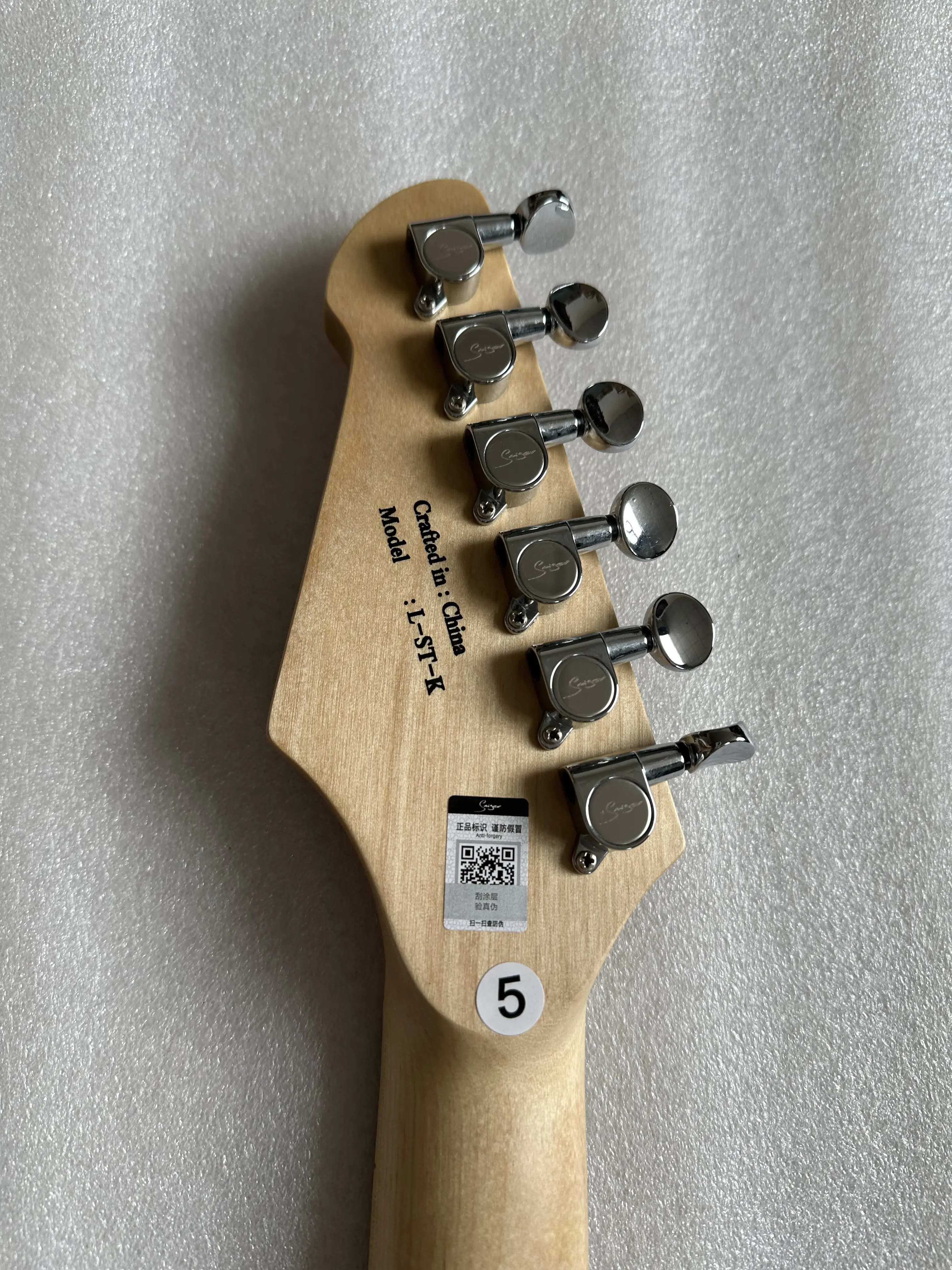High Quyality Easy Taking Travel Guitar 6 Strings Portable Electric Guitar Mini Guitarra Beautiful Colourful for Children Guitar
