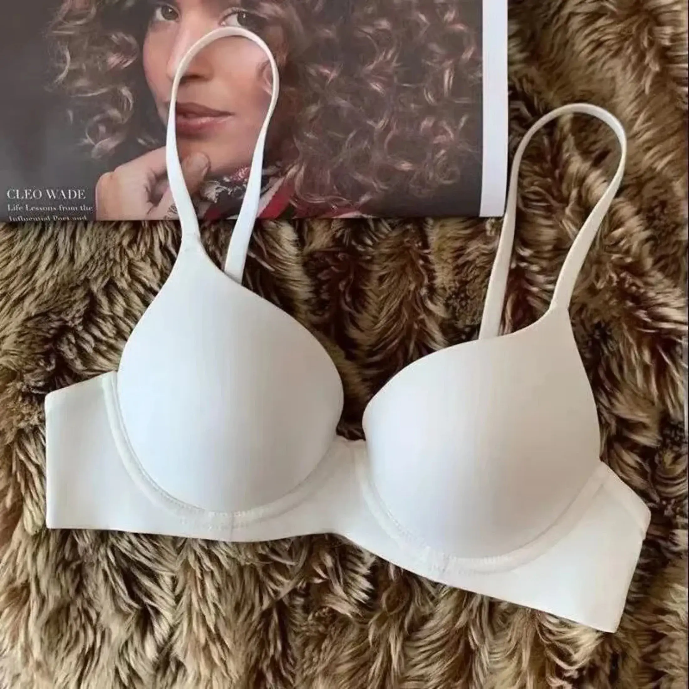 Seamless Bras for Women Push Up Bra Invisible Support Brassiere Sexy Lingerie 3/4 Cup Top Soft Simpe Bralette Women's Underwear