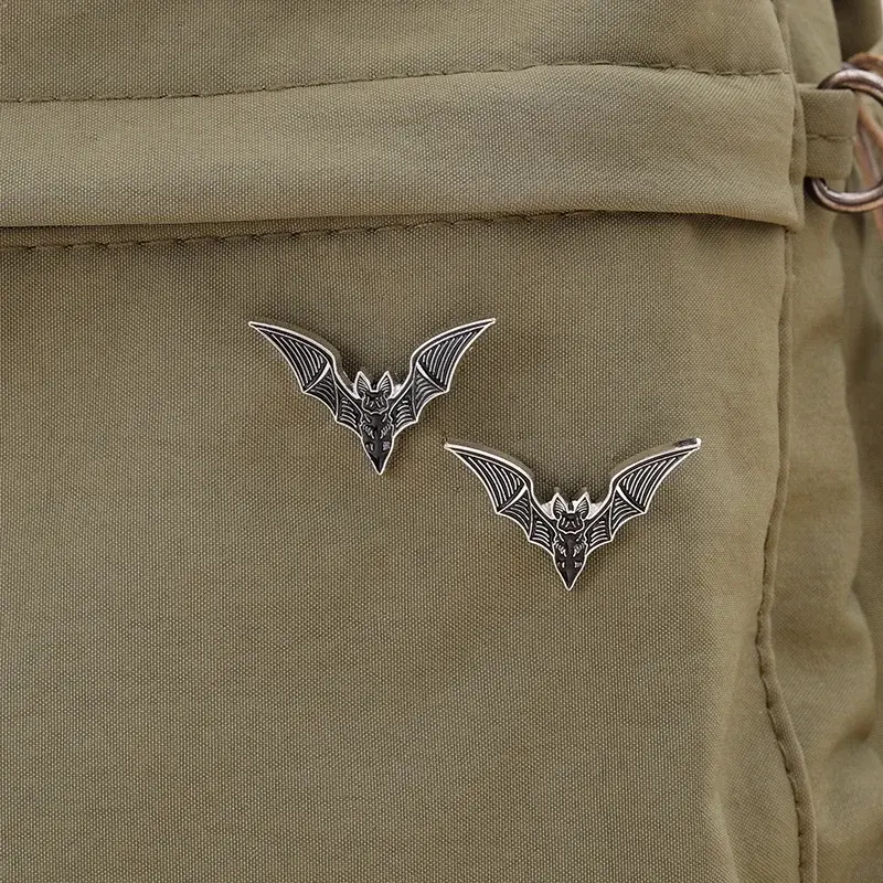 2/1Pcs Bat Enamel Pins Gothic Punk Witch Halloween Brooch Collar Badge Black Spooky Jewelry Gift for Friends