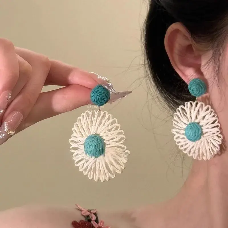 Bohemian Hand-Woven Flower Earring Fresh Elegant Sweet Raffia Fashion Stud Ear Decorations Accessories Ear Jewelry Gift