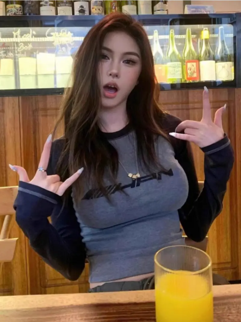 Long Sleeved Women Top Slim Fit and Warm New Girl's Vintage Y2K Letter Printed Shoulder Collision Color Slim Long Sleeve T-Shirt