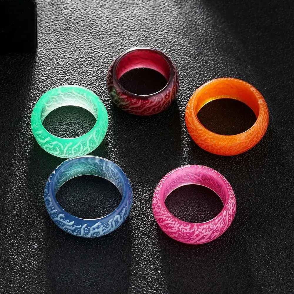 Night Light Luminous Resin Ring Fluorescent Design Finger Ring Size 7-11 Unisex Fashion Party Jewelry Glowing In The Dark