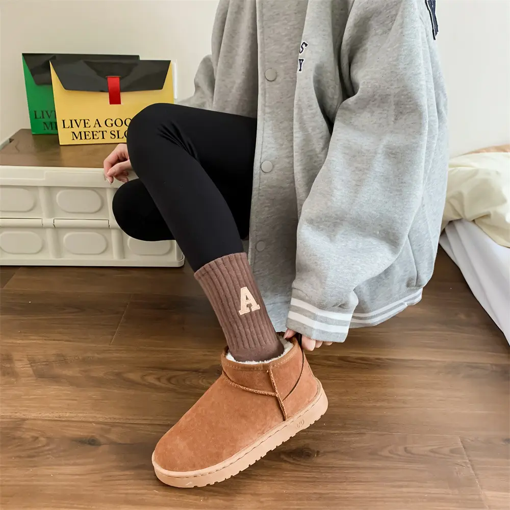 Women's Korean Socks Autumn Winter Trend A- Letter Long Socks Ins Fashion Versatile Breathable Mid Tube Sports Socks