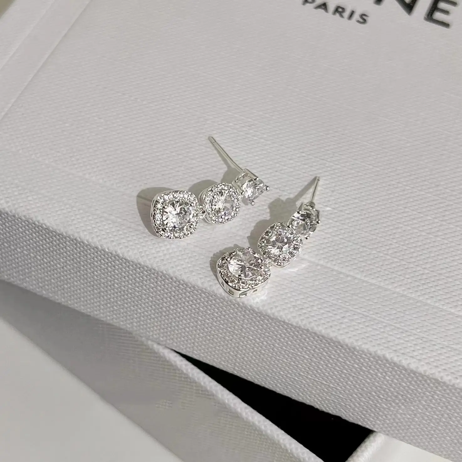 Sparkling Women Dangle Earrings with AAA Cubic Zirconia Silver Color Exquisite Female Accessories Wedding Fashion Jewelry