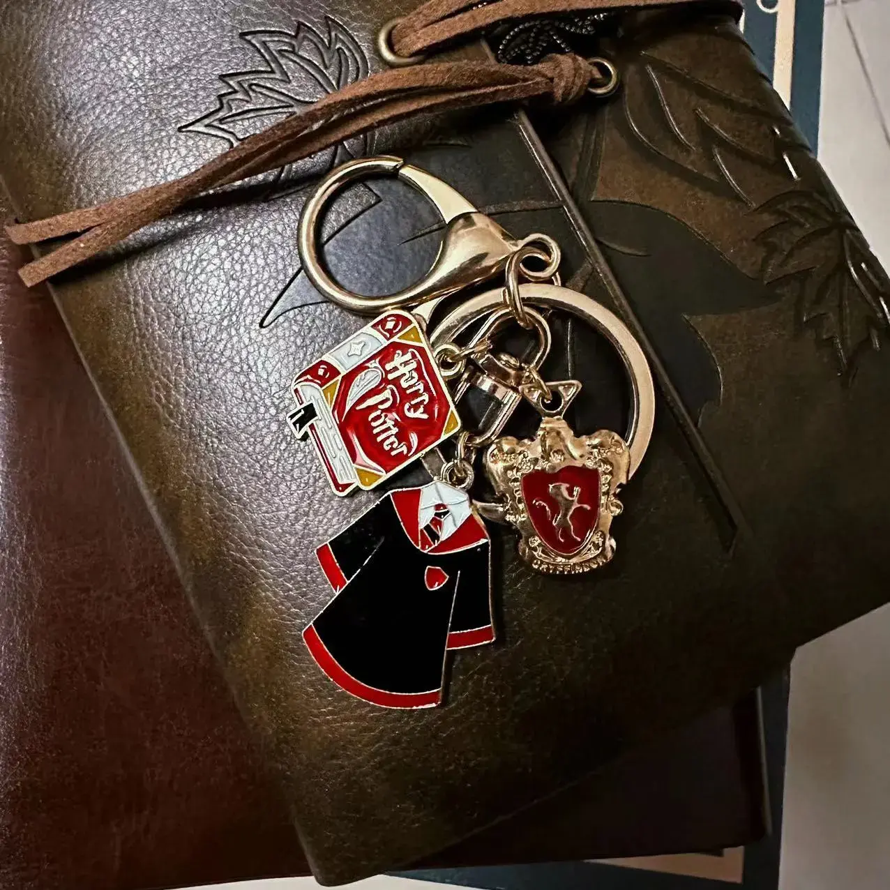 Metal Cloak Keychain Magic World Jewelry Gifts Keychain Decoration Pendant Car Backpack Ornaments Kids Gifts Cute Keychain