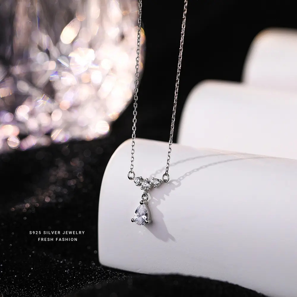 Zircon Temperament Collarbone Chain Female Niche Design Water-drop Pendant Necklace Ins Style Necklaces for Women Wedding Gift