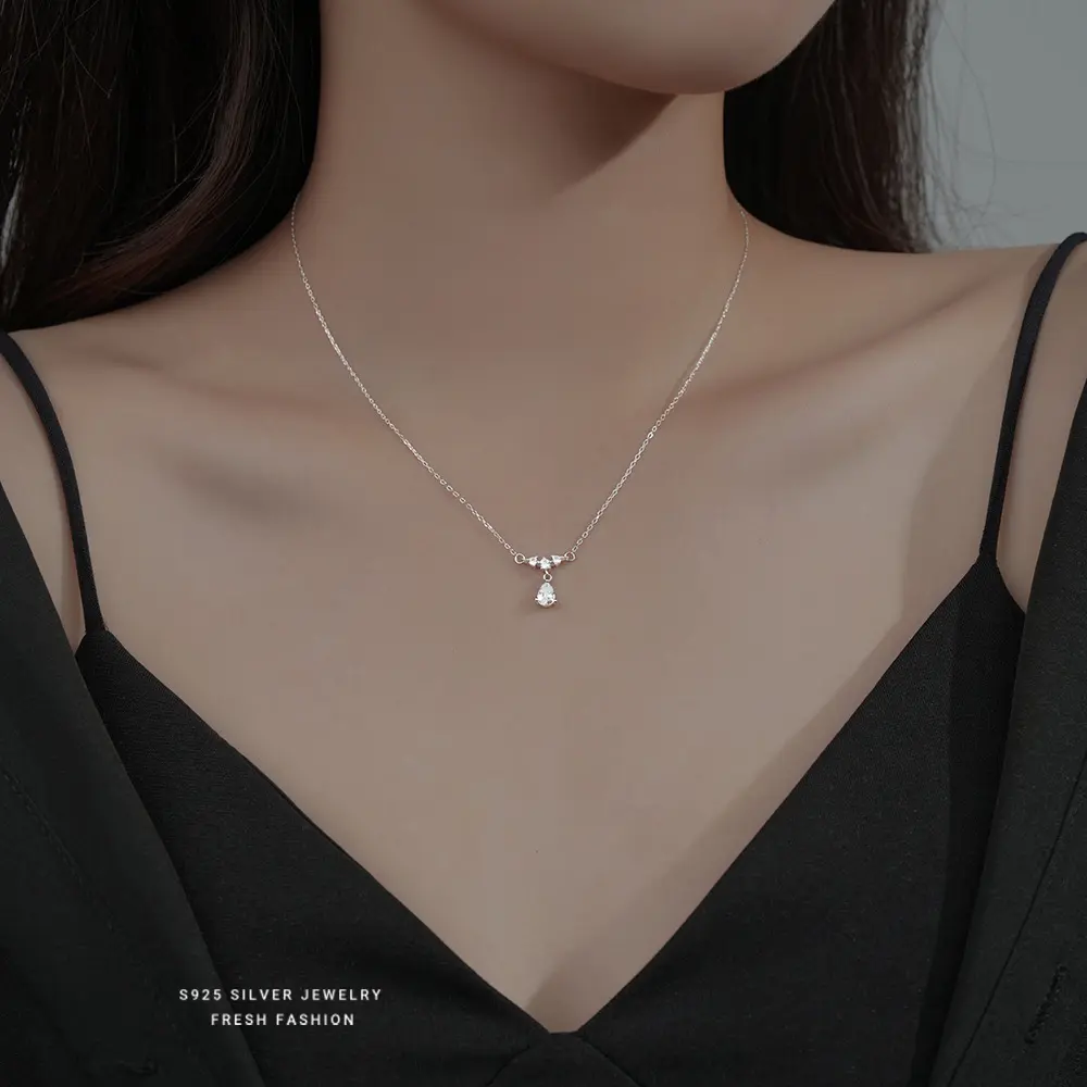 Zircon Temperament Collarbone Chain Female Niche Design Water-drop Pendant Necklace Ins Style Necklaces for Women Wedding Gift