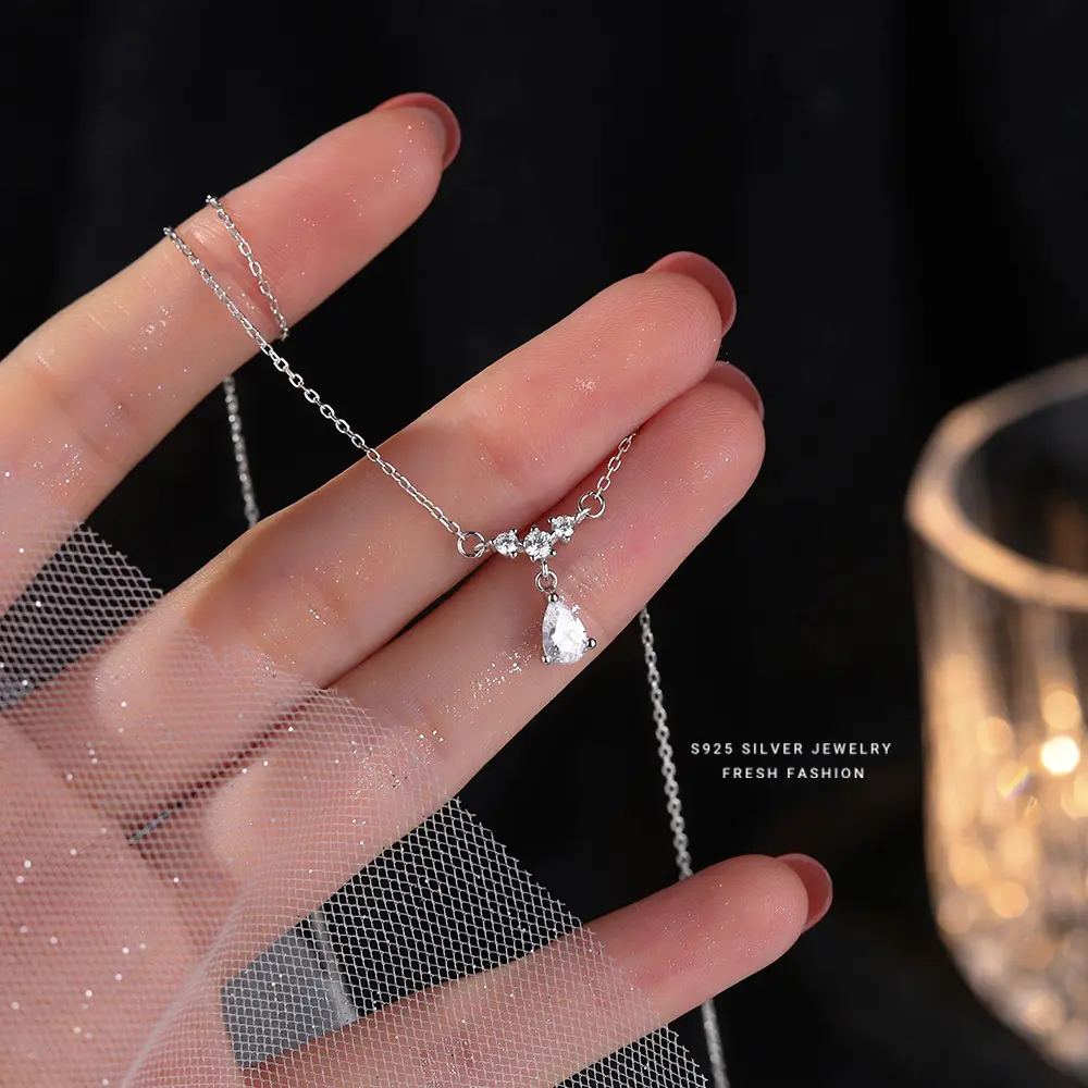 Zircon Temperament Collarbone Chain Female Niche Design Water-drop Pendant Necklace Ins Style Necklaces for Women Wedding Gift