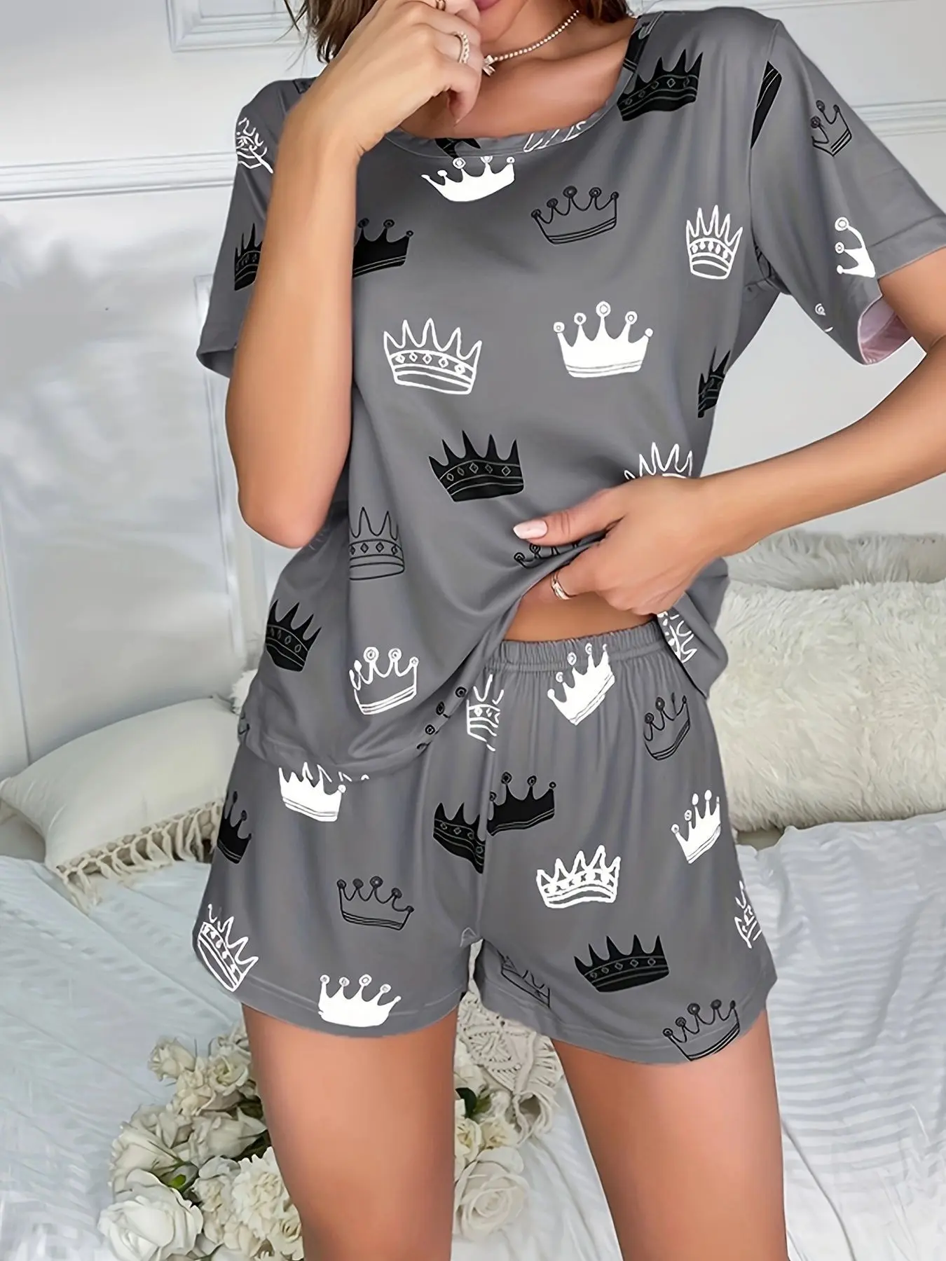 Women 2 Piece Pajamas Set Crown Print Short Sleeves T-Shirt and Elastic Shorts for Loungewear Soft Sleepwear