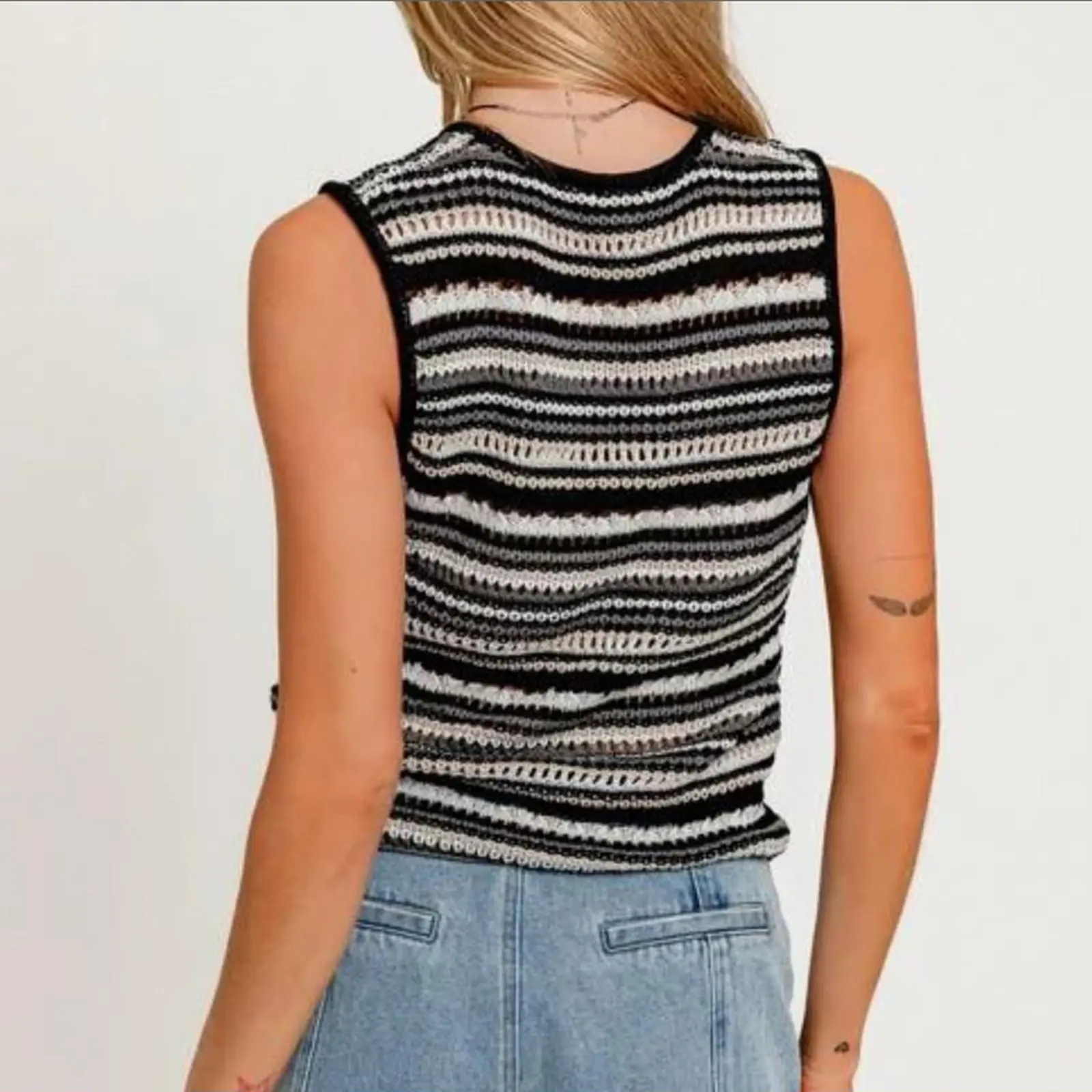 Women’s Y2k V Neck Knit Vest Casual Sleeveless Stripes Print Tie-up Front Tank Tops Sweater Vest