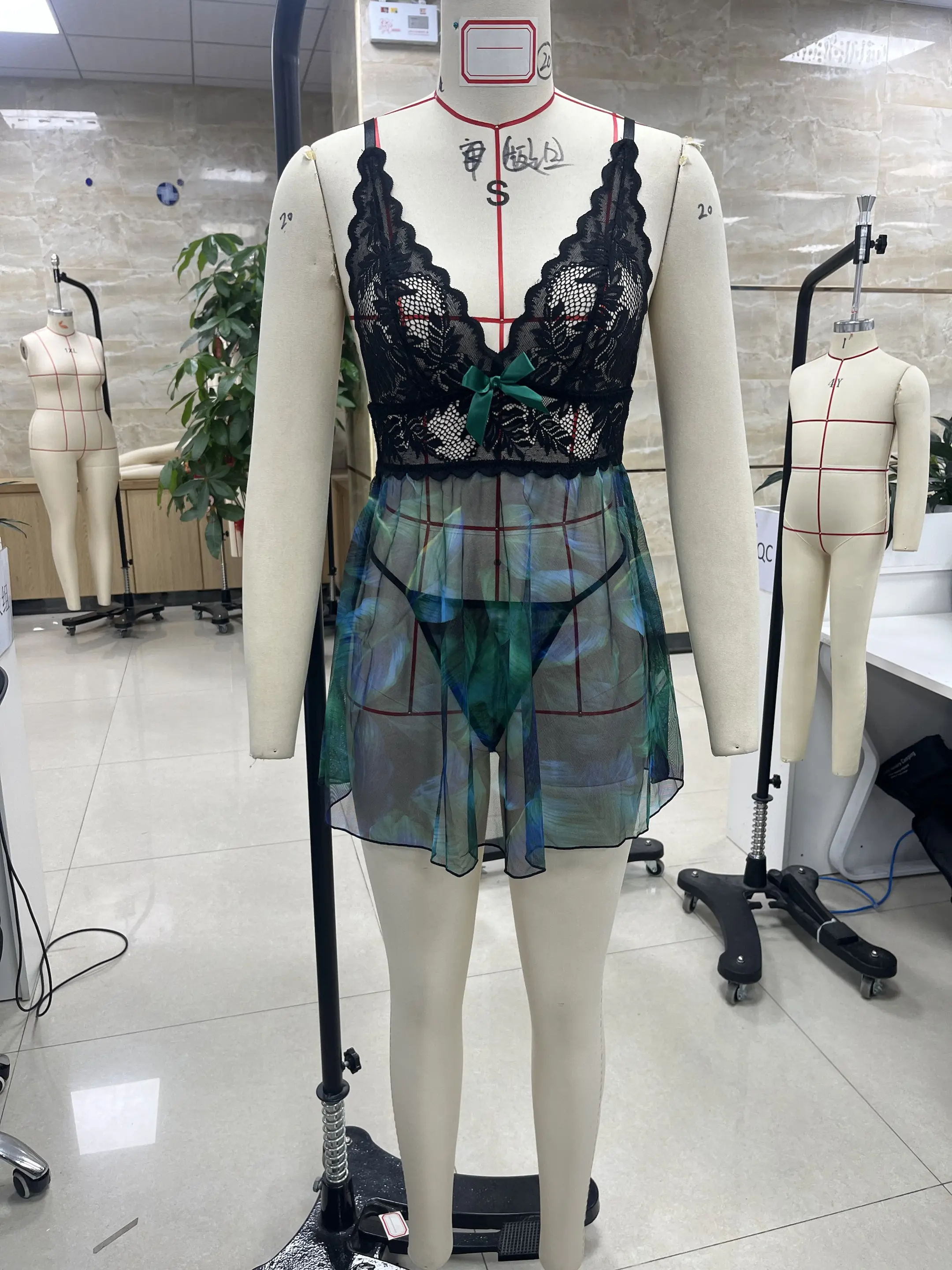 Women Naughty Babydoll Lingerie Lace Patchwork Leaf Print Sheer Mesh Nightgown with Thong Set for Sleepwear Nightwear