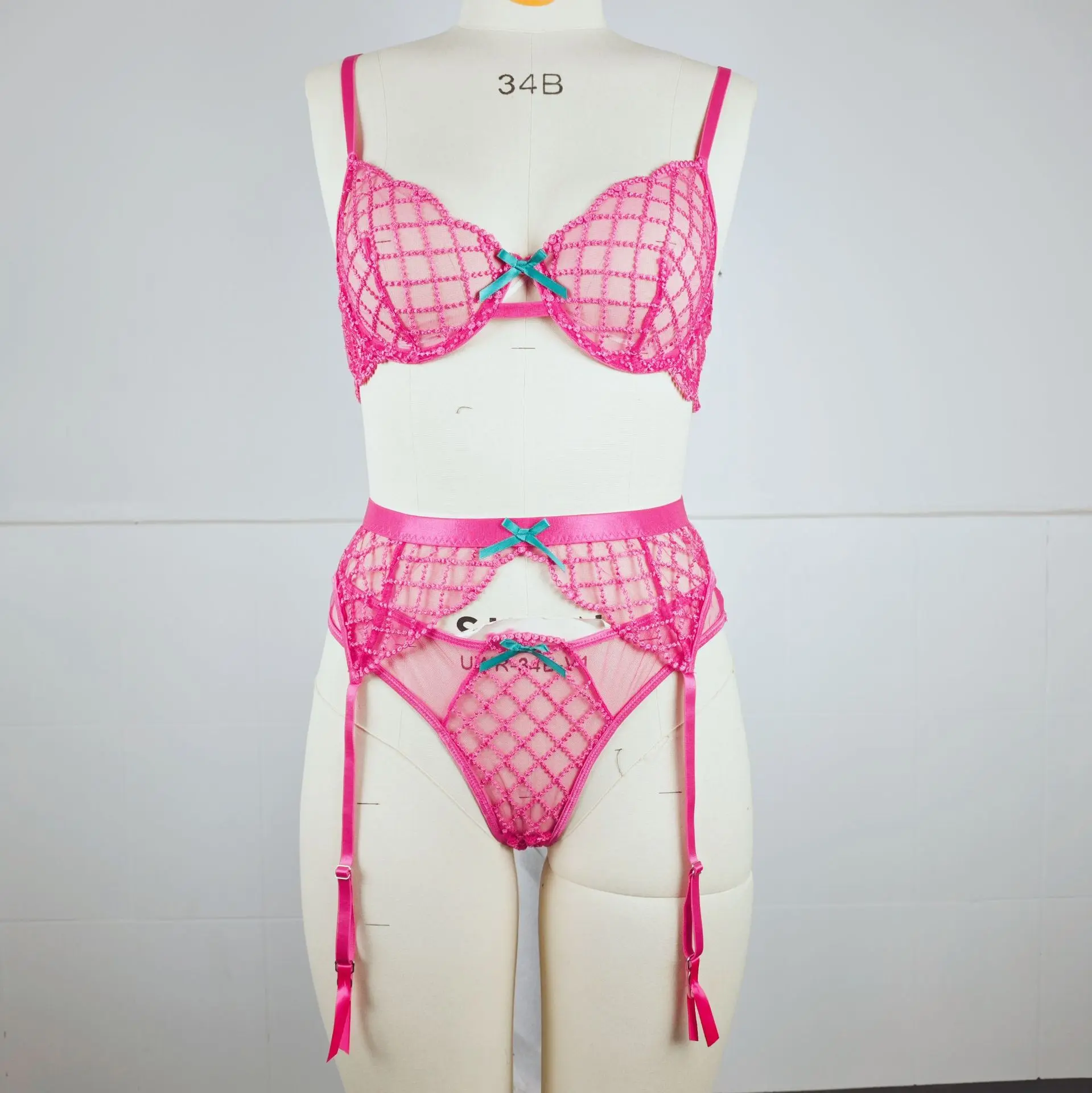 Luxury Lingerie Erotic Outfit Lace Sexy Ladies Underwear Suspender Set Romantic Fancy See Through Bra And Panties Lingerie Set