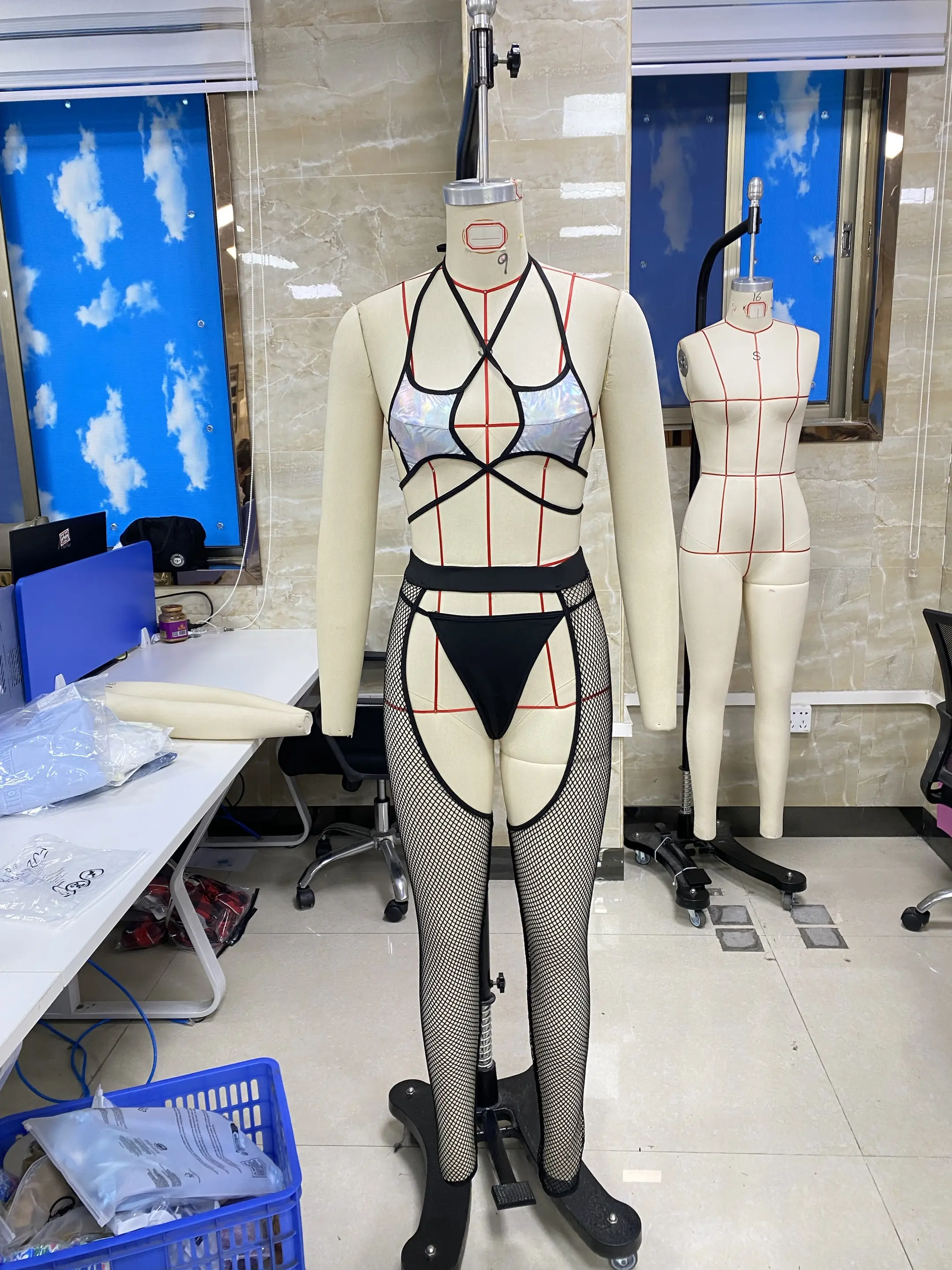 Women 3 Pieces Lingerie Set Silver Coating Patchwork Sleeveless Bra Thong Crotchless Mesh Fishnet Tights Sleepwear Suit
