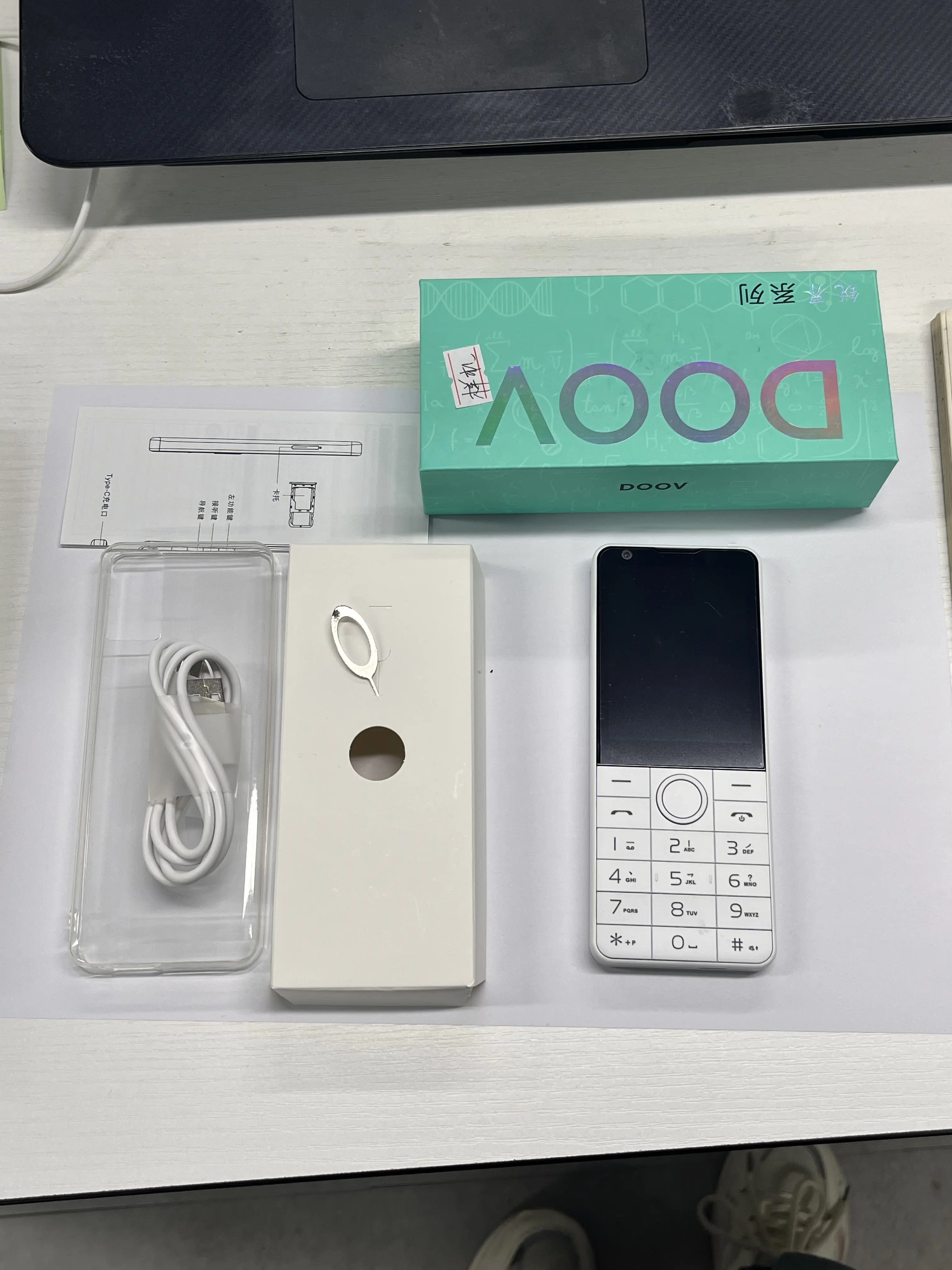 DOOV R77 pro 4G Smart Touch Screen 2.8 Inch Keypad Mobile Phone  3GB+32GB 3000mAh Android 13 Whatsapp