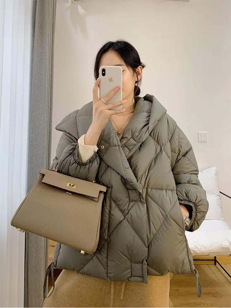 Fashion 2024 Winter 90% White Duck Down Coat Women Short Puffer Jacket Light Warm Parkas Female Casual Hooded Loose Outwear