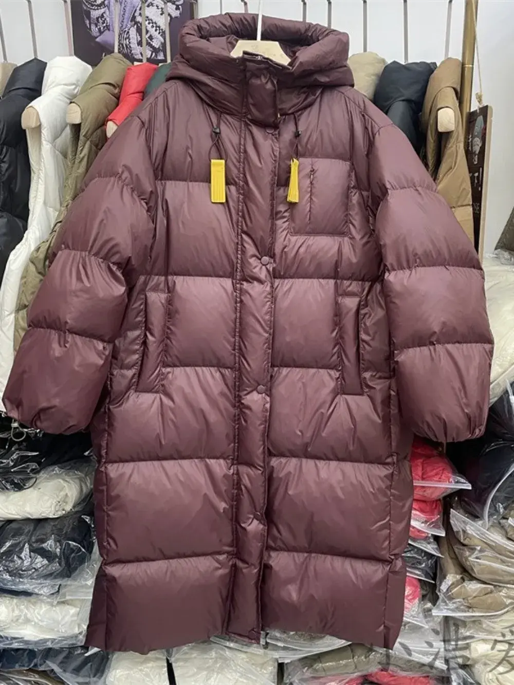 2024 New Women Loose Long Feather Puffer Coat Hooded Winter Thick Female Overcoat Waterproof 90% White Duck Down Jacket Women