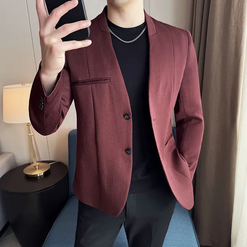 The new Chinese-style collarless suit is fashionable, handsome and versatile. It is a solid-color Korean-style fitted and fashio