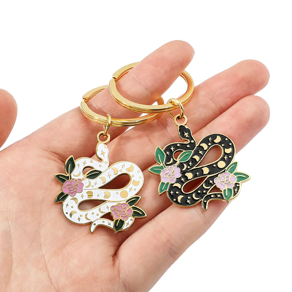 Fashion Black White Snake Enamel Keychains Cute Animal Metal Pendant Keyrings Couple Key Chains Women Men Car Keyholder Gifts