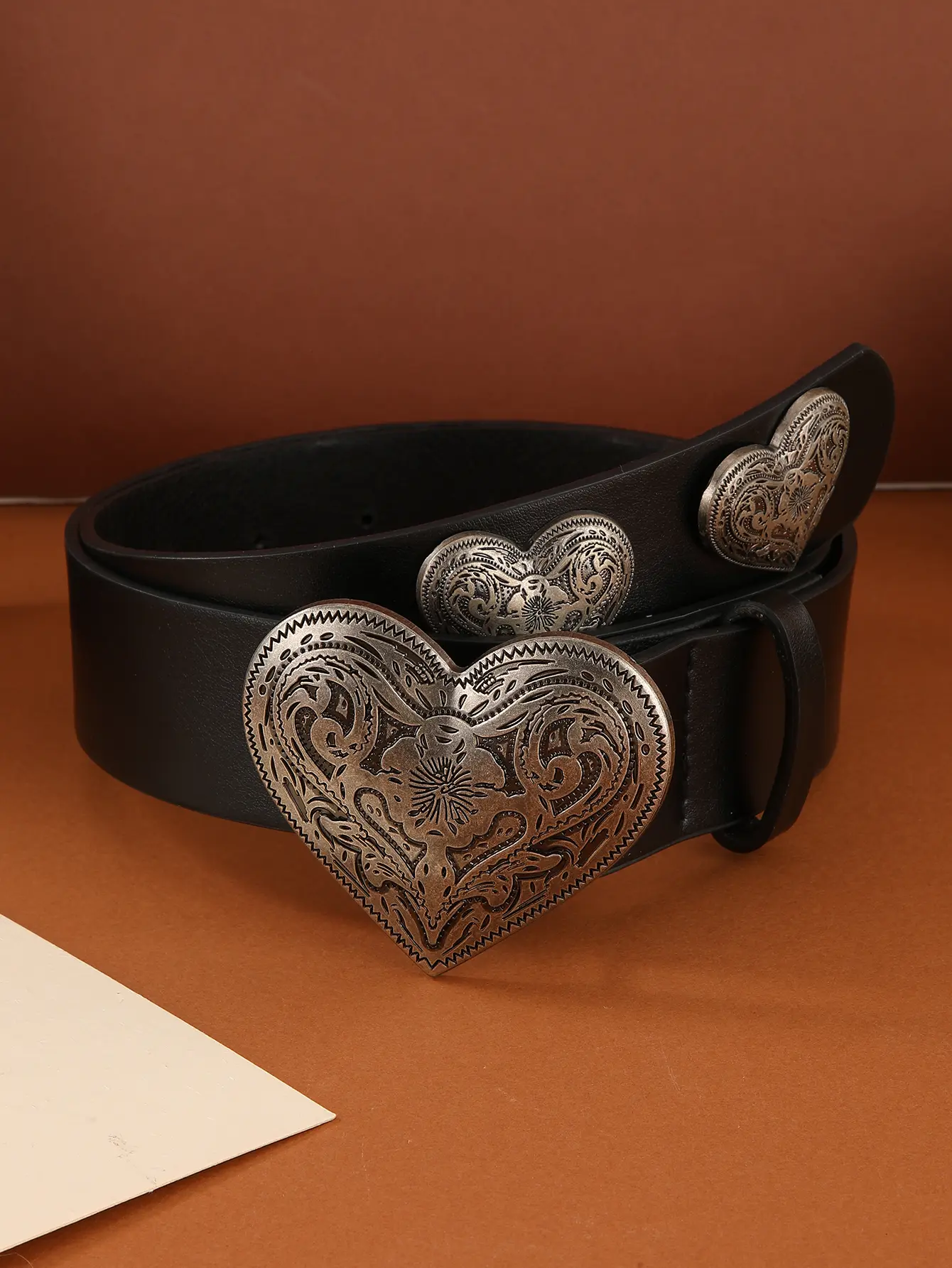 1pc women's black punk y2k heart-shaped engraved metal buckle heart-shaped tail jeans belt suitable for daily travel