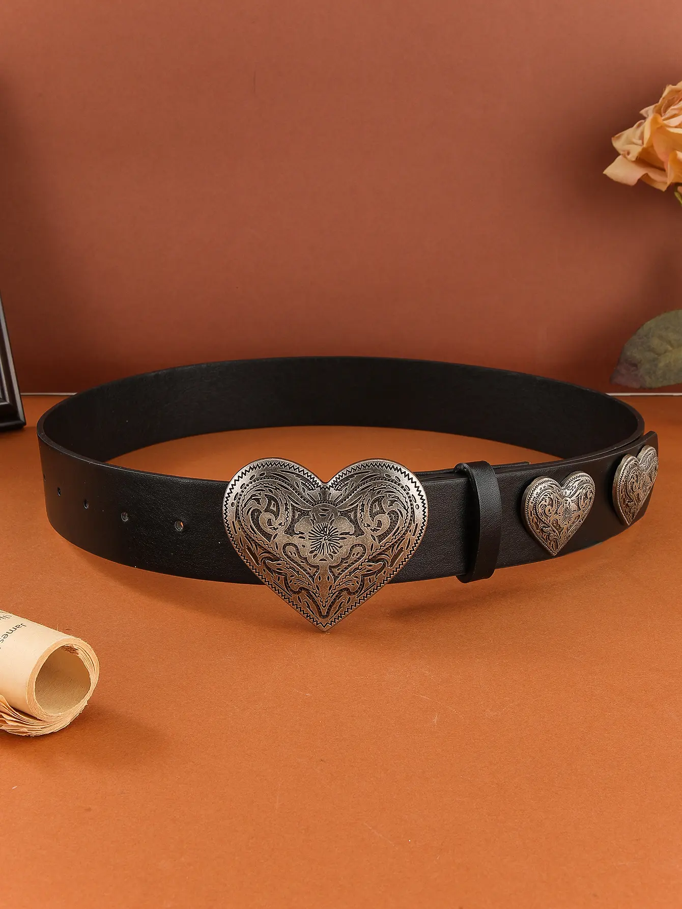 1pc women's black punk y2k heart-shaped engraved metal buckle heart-shaped tail jeans belt suitable for daily travel