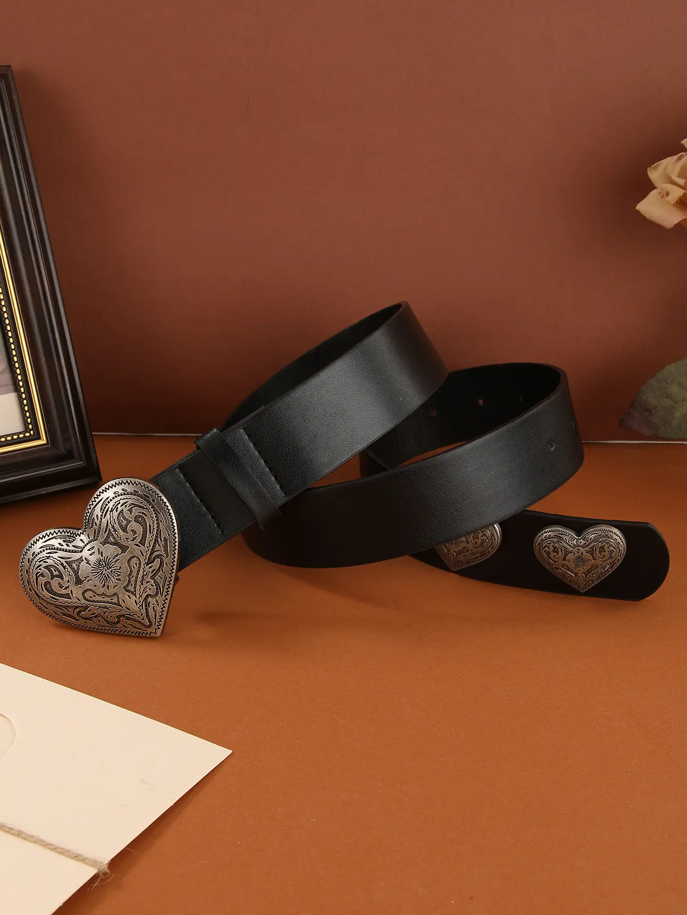 1pc women's black punk y2k heart-shaped engraved metal buckle heart-shaped tail jeans belt suitable for daily travel