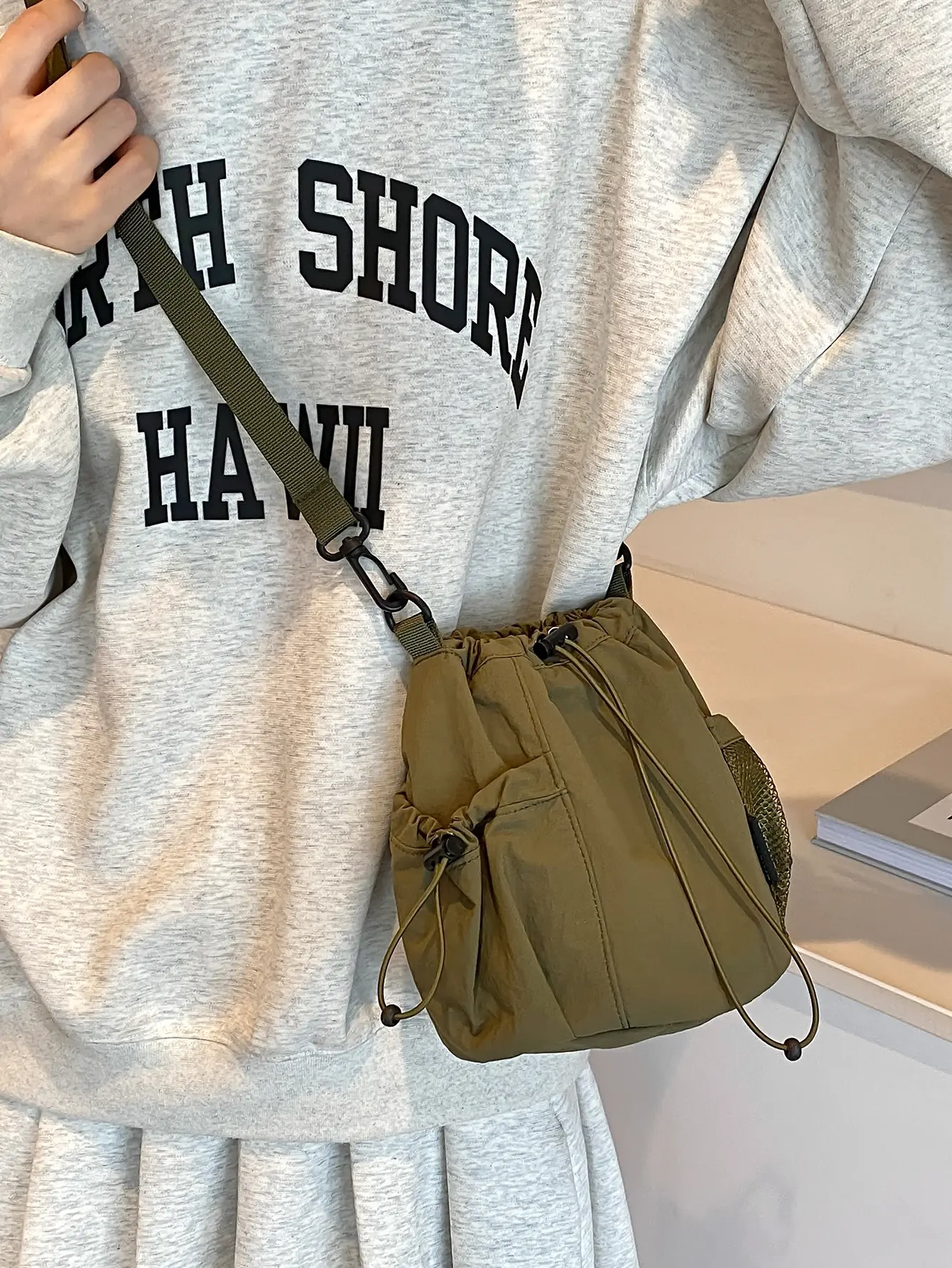 K-Style Niche Nylon Bag for Women 2025 Lightweight and Versatile Ins Crossbody Bag Drawstring Bucket Mobile Phone Bag