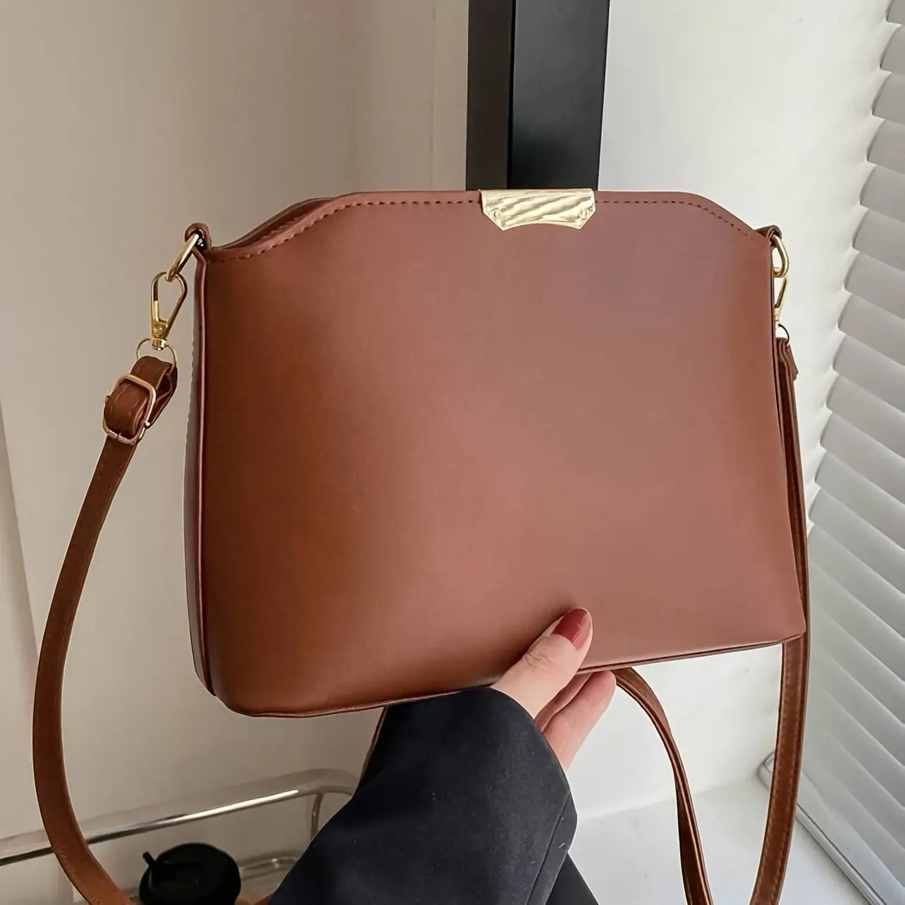 Minimalist Crossbody Bag, Stylish Metal Decor Bucket Bag, Simple Shoulder Bag for Women Luxury Bag, Retro Shell Handbags Purses