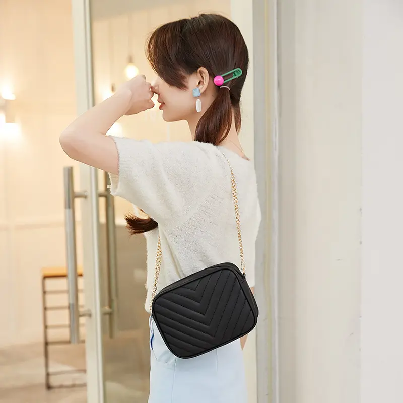 New Versatile Korean Handbag Fashion Casual Chain Shoulder Bag V Embroidery Thread Camera Crossbody Bag bags for women