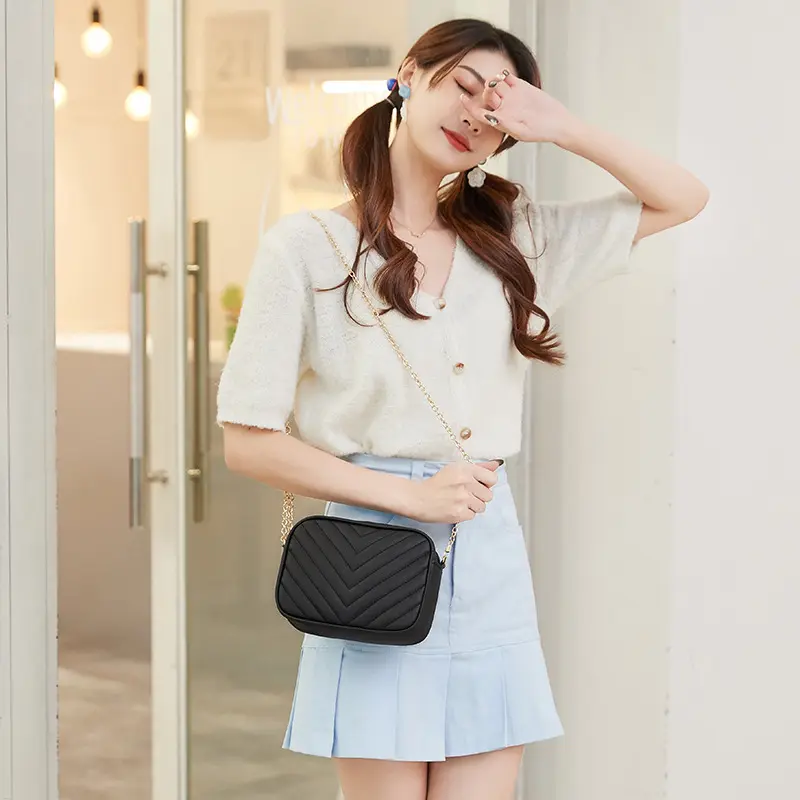 New Versatile Korean Handbag Fashion Casual Chain Shoulder Bag V Embroidery Thread Camera Crossbody Bag bags for women