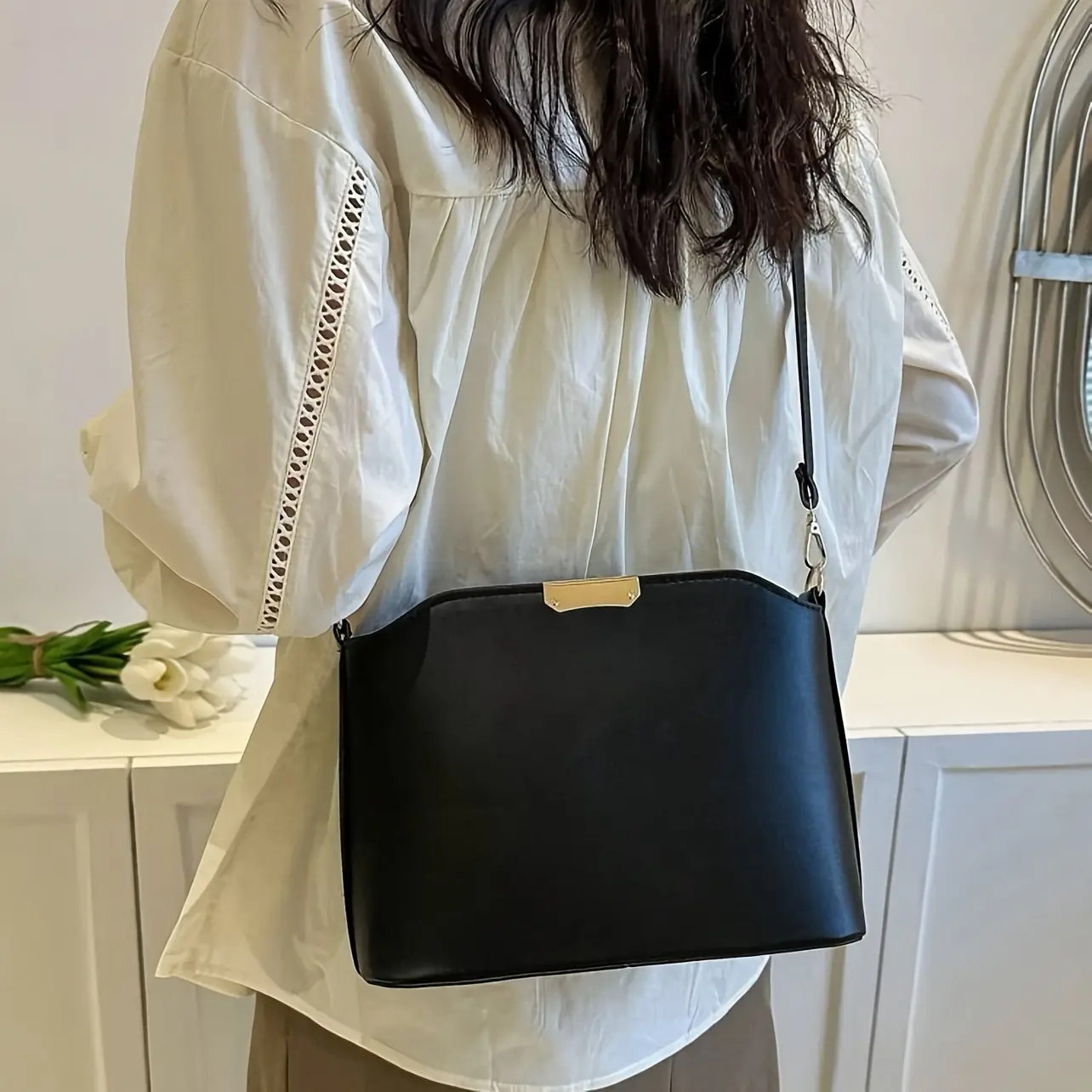 Minimalist Crossbody Bag, Stylish Metal Decor Bucket Bag, Simple Shoulder Bag for Women Luxury Bag, Retro Shell Handbags Purses