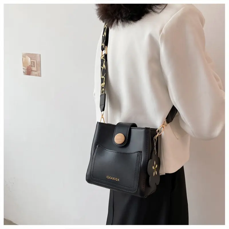 Fashion Wide Shoulder Bucket Contrast Color Womens Bag Simple One Shoulder Crossbody Bag Fashion Contrast Color Large Bag