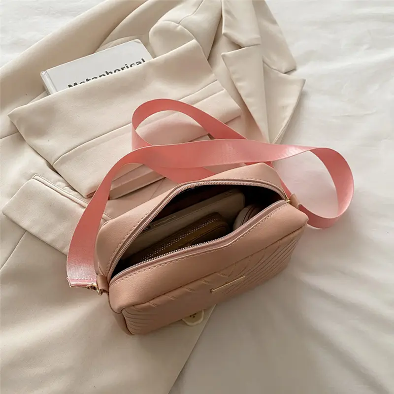 Women's Minimalist Crossbody Bag - PU with Metal Accents,Detachable & Adjustable Strap,Lightweight for Daily Use