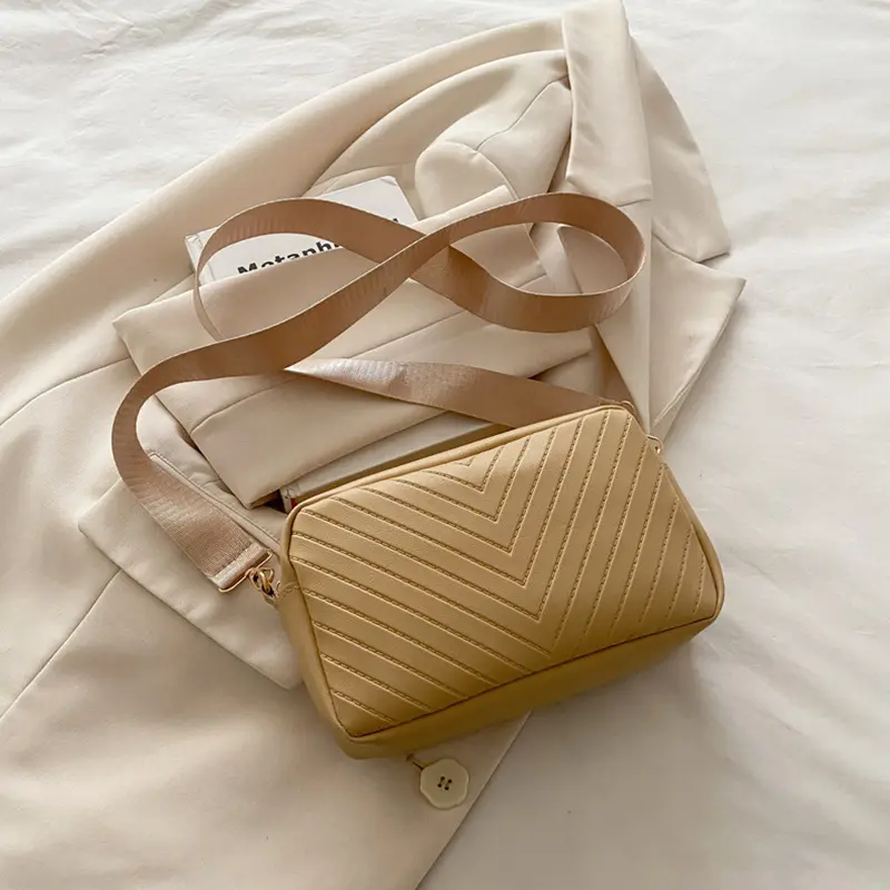 Women's Minimalist Crossbody Bag - PU with Metal Accents,Detachable & Adjustable Strap,Lightweight for Daily Use