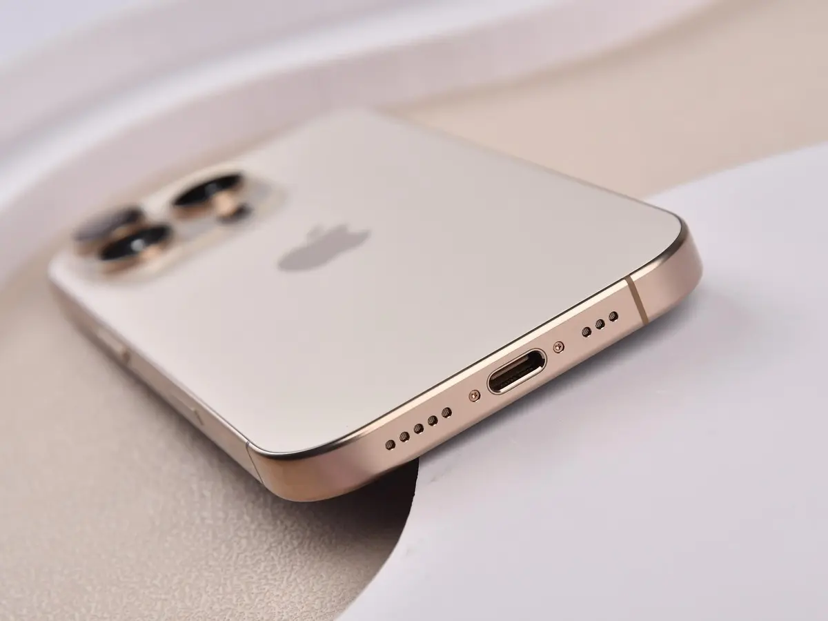 Original 6.3" Dual eSIM iPhone 16 Pro Mobile Cellphone 256/512GB RAM 8GB RAM 5G iOS 18 Super Retina XDR OLED Smartphone